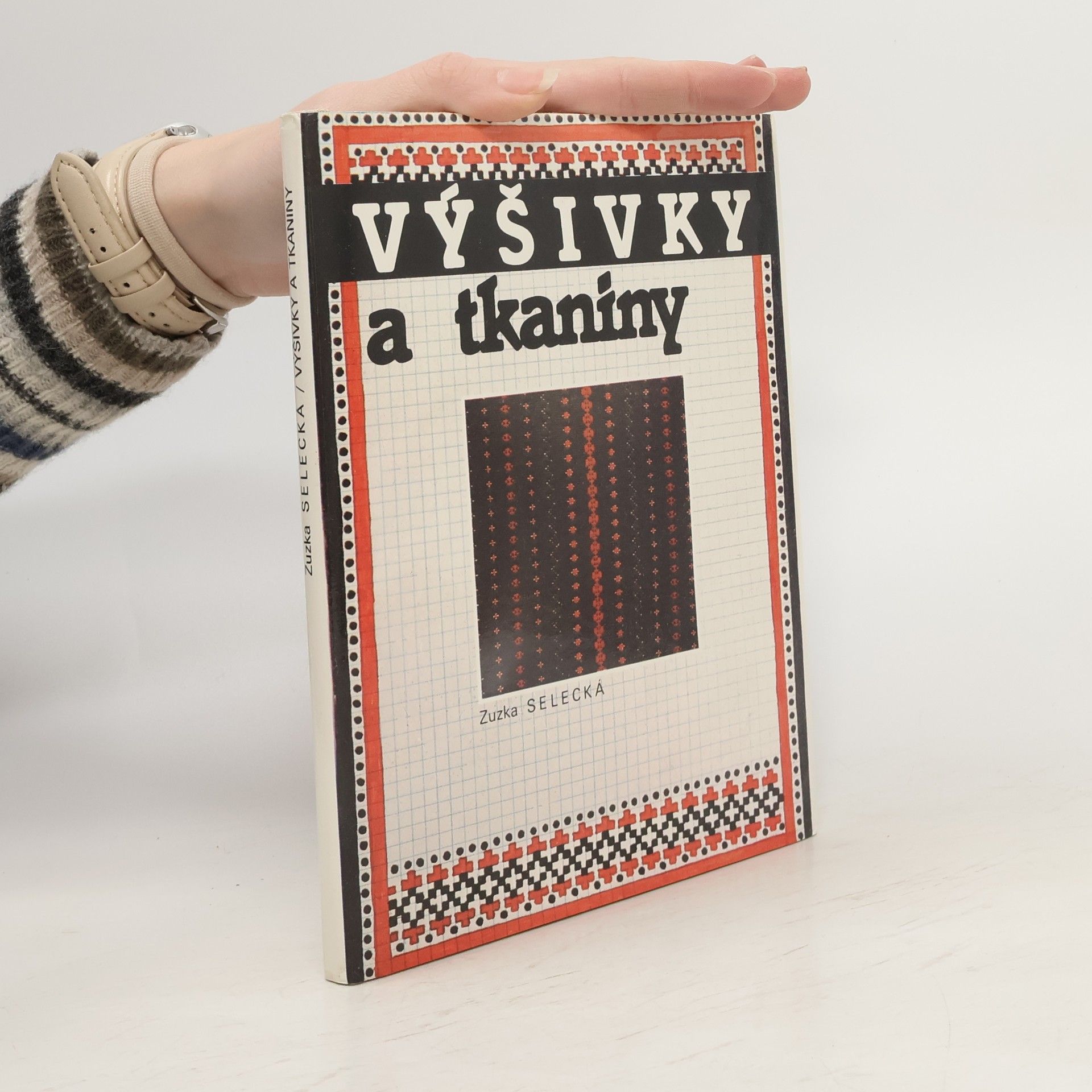 Zuzka Selecká Výšivky a tkaniny