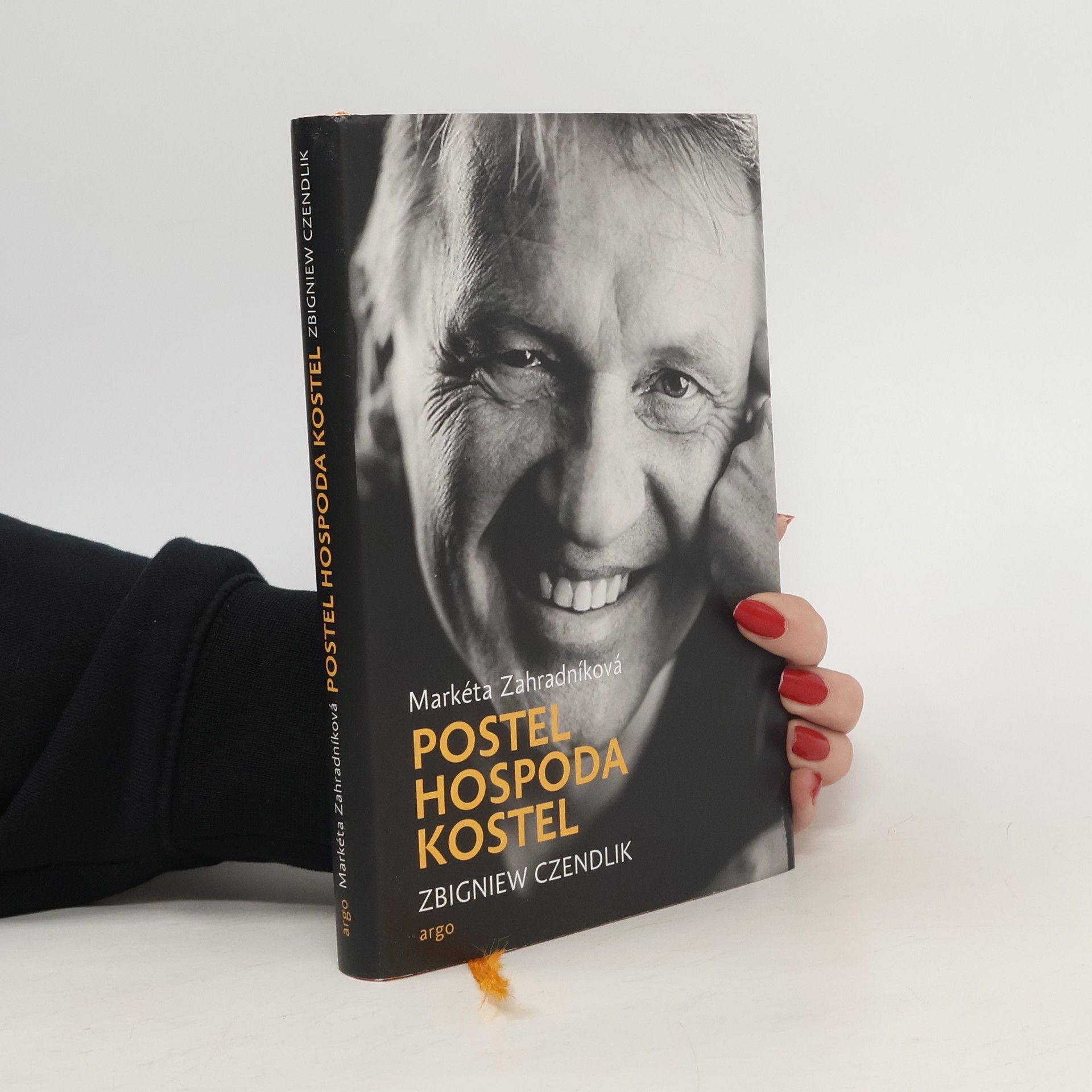 Zbigniew Czendlik Postel, hospoda, kostel