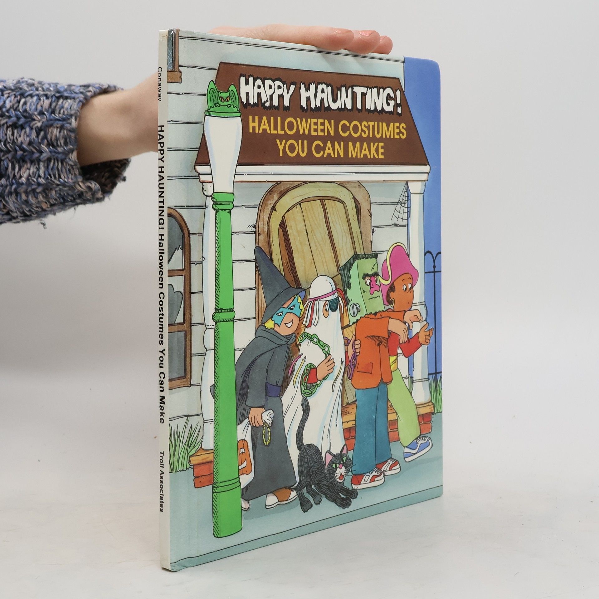 AA.VV. Happy Haunting! Halloween Costumes You Can Make