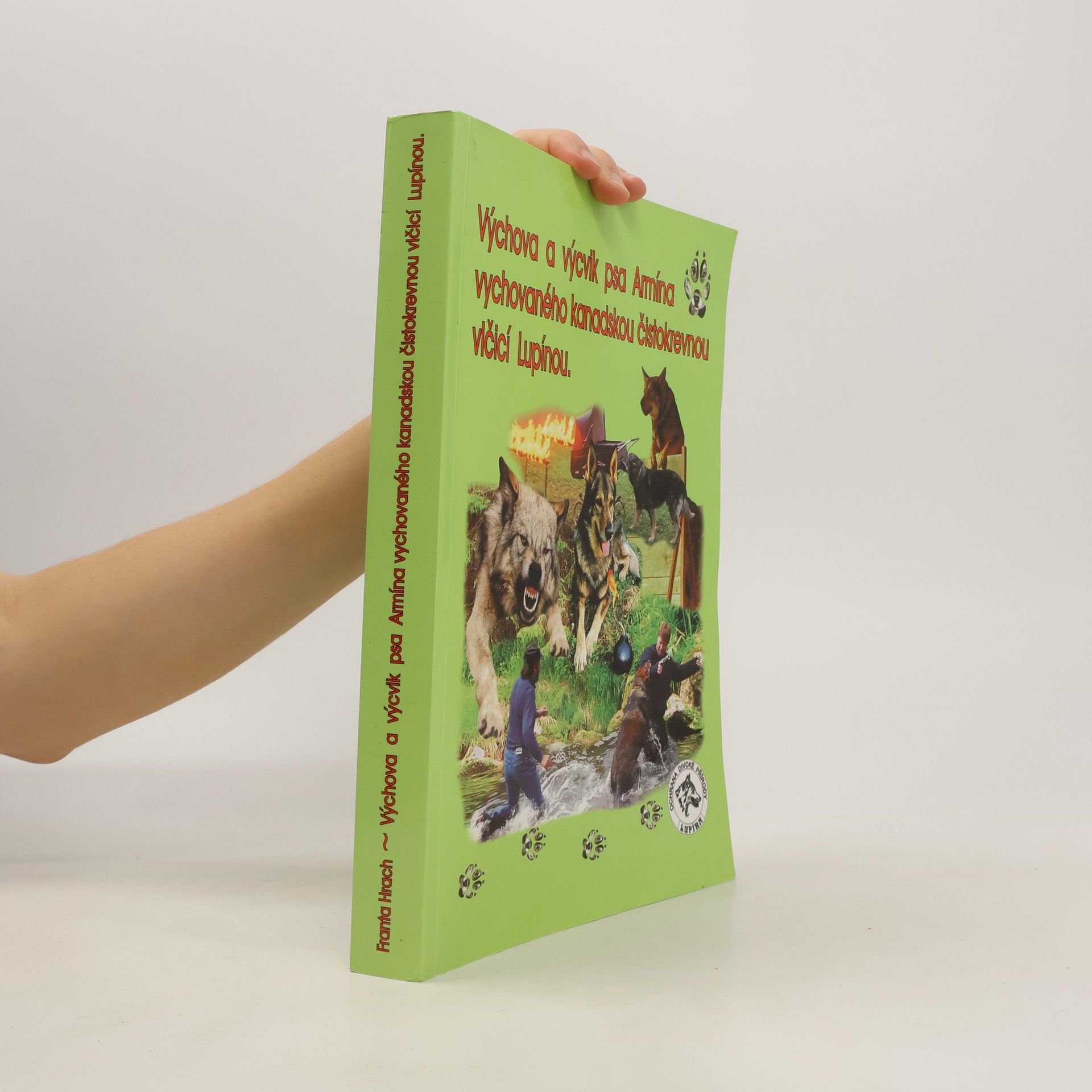 Franta Hrach Výchova a výcvik psa Armína vychovaného kanadskou čistokrevnou vlčicí Lupínou