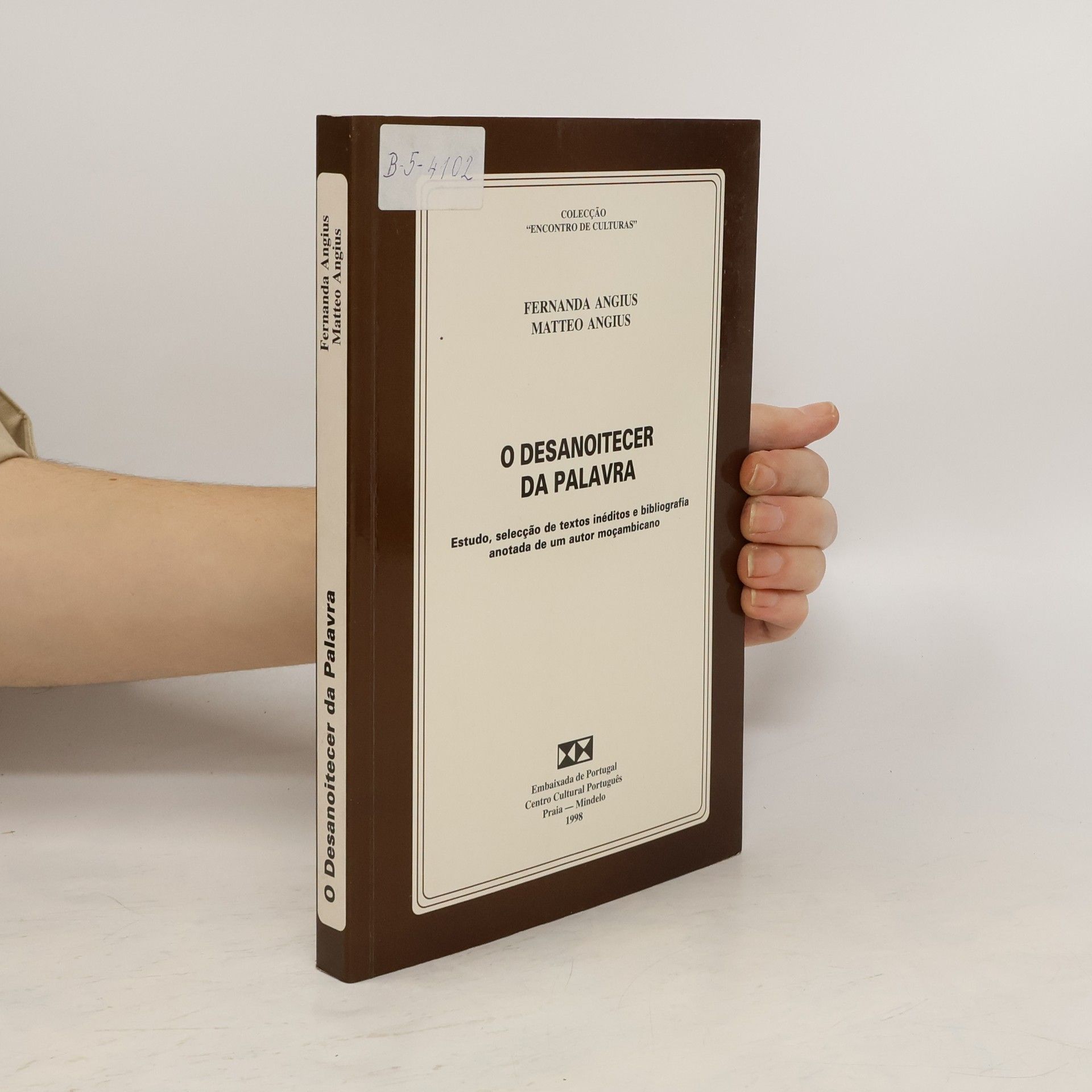 Fernanda Angius O desanoitecer da palavra