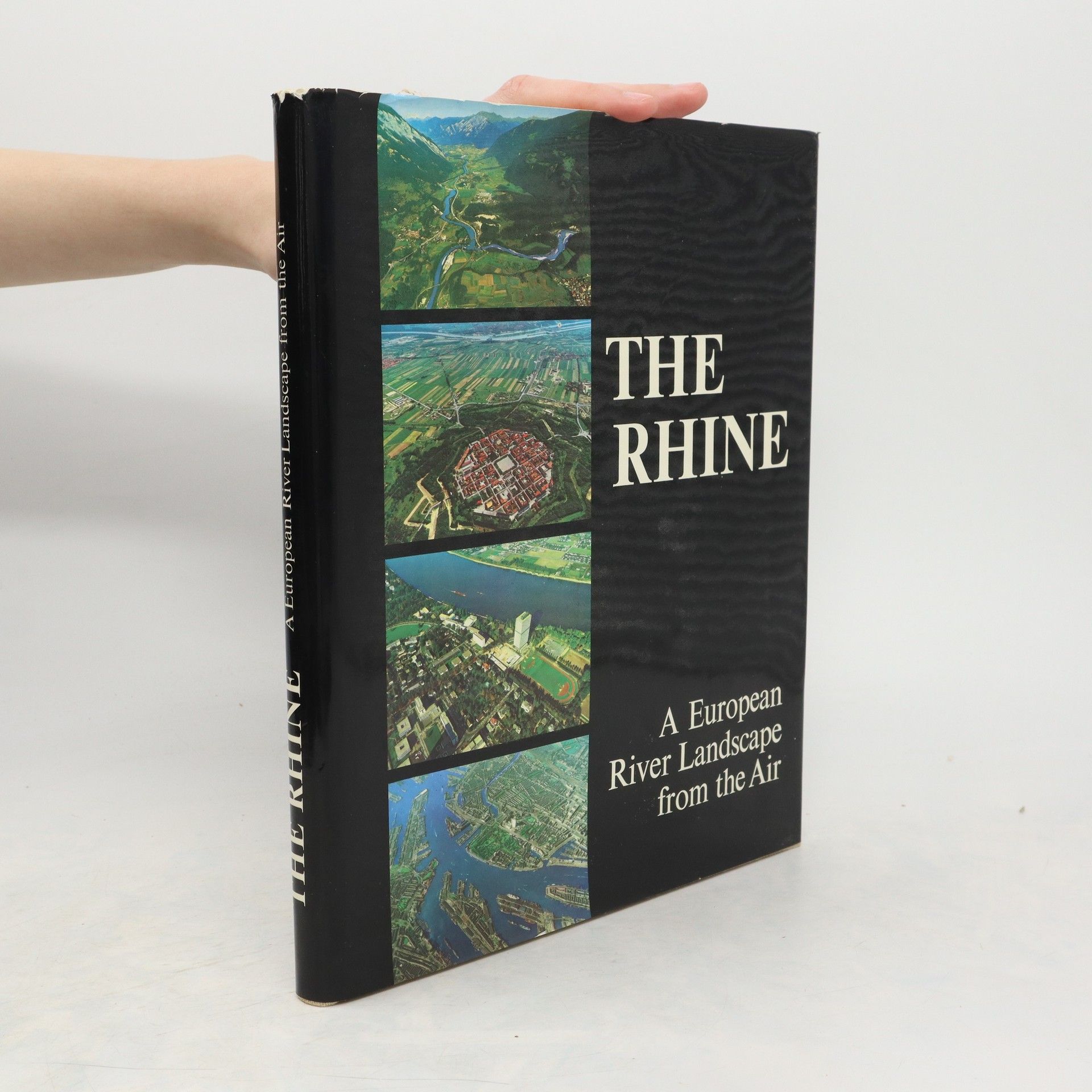 kolektiv The Rhine. A European River Landscape from the Air