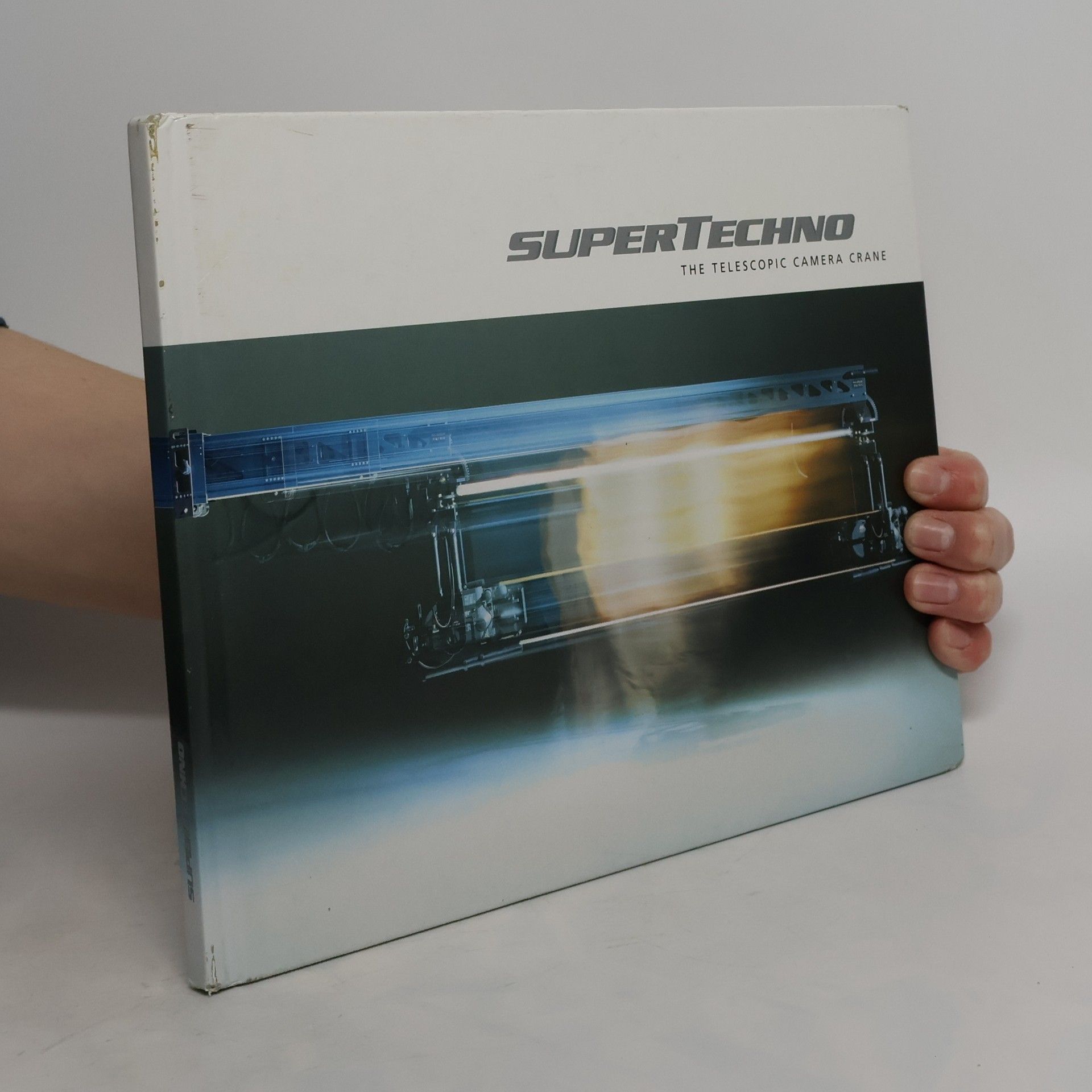 kolektiv SuperTechno. The Telescopic Camera Crane