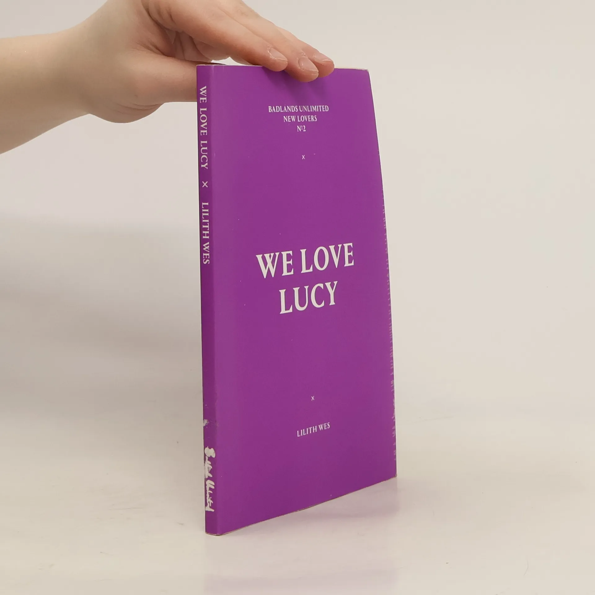 We Love Lucy | Book | Lilith Wes | EN