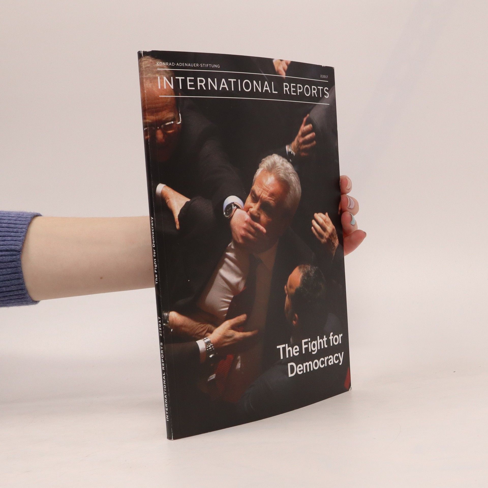 Collectif d'auteurs International Reports 2/2017. The Fight For Democracy