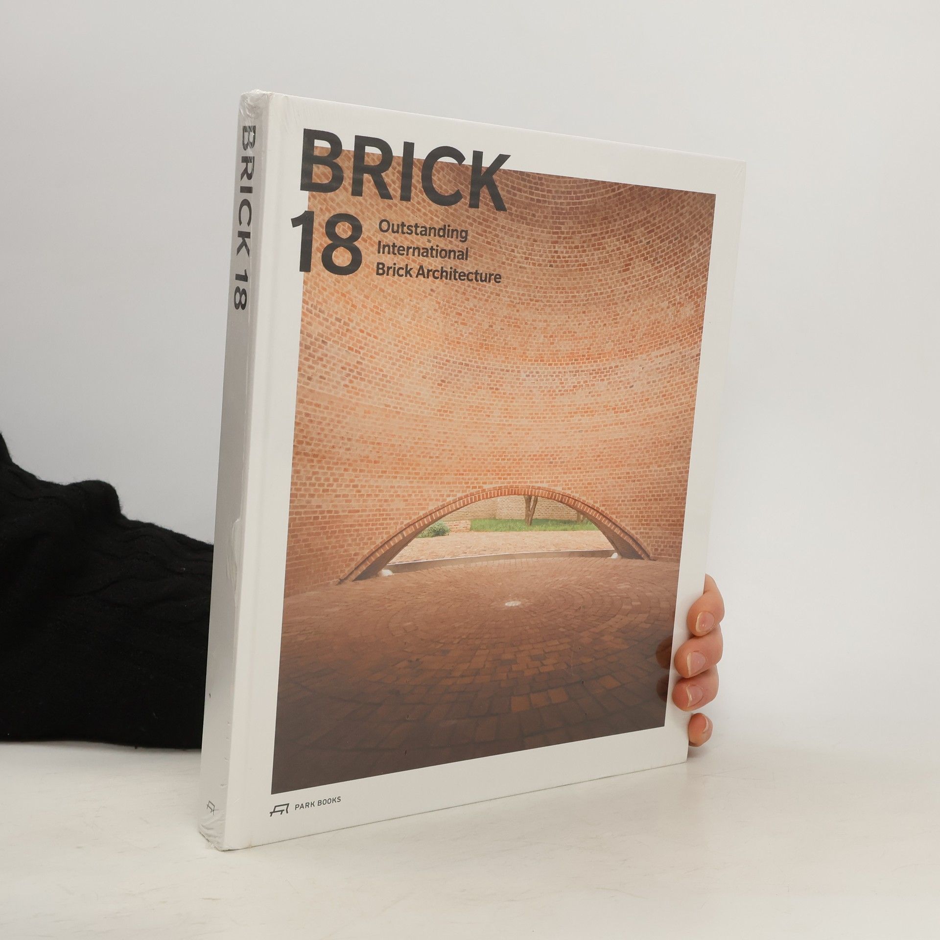 kolektiv Brick 18