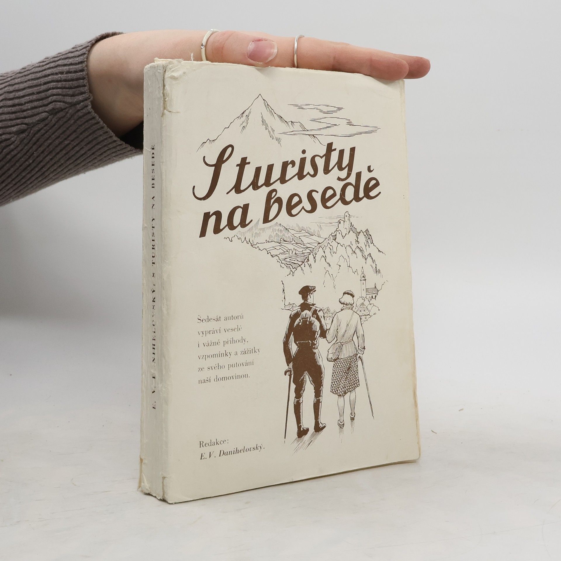 Kolektív autorov S turisty na besedě