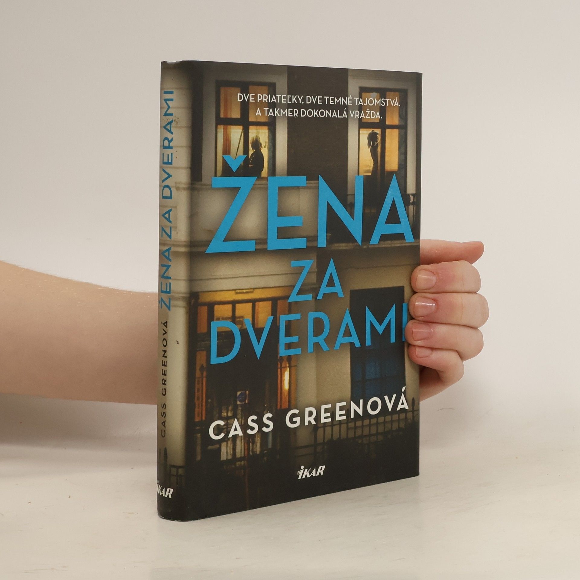Cass Green Žena za dverami