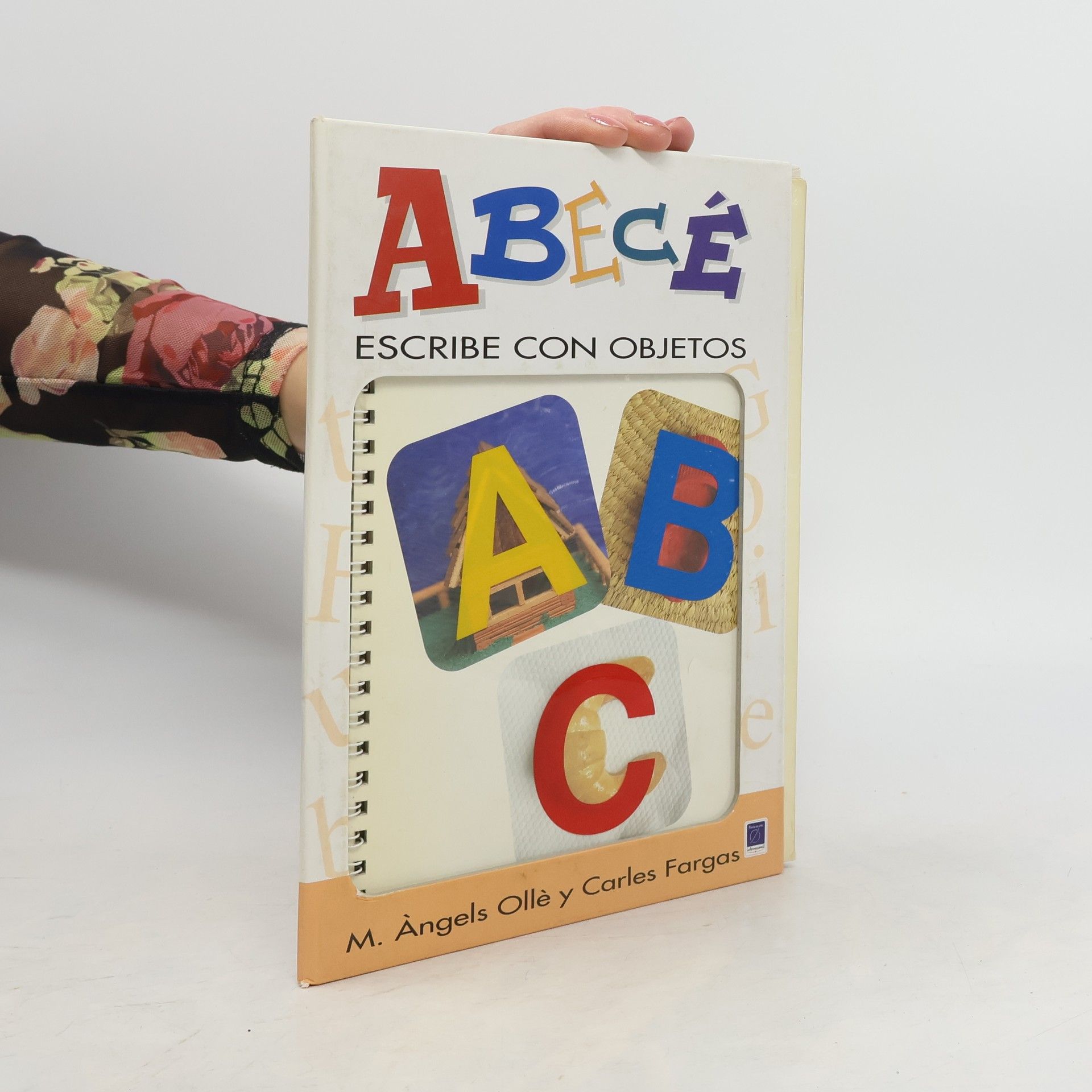 M. Angels Olle Abecé escribe con objetos