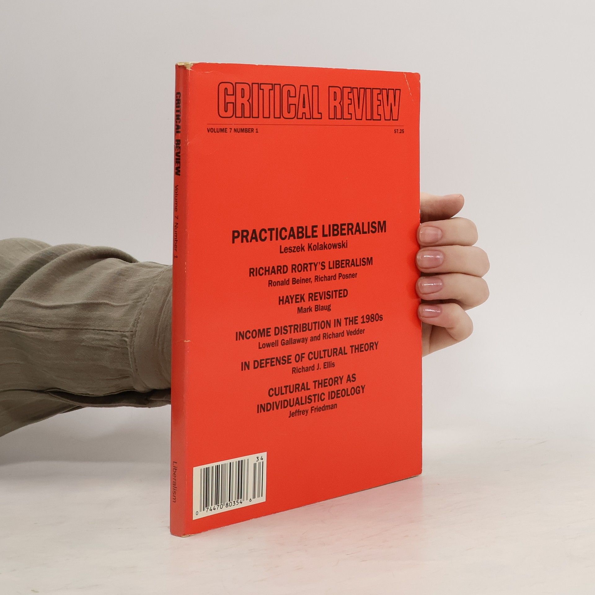 AA.VV. Critical review