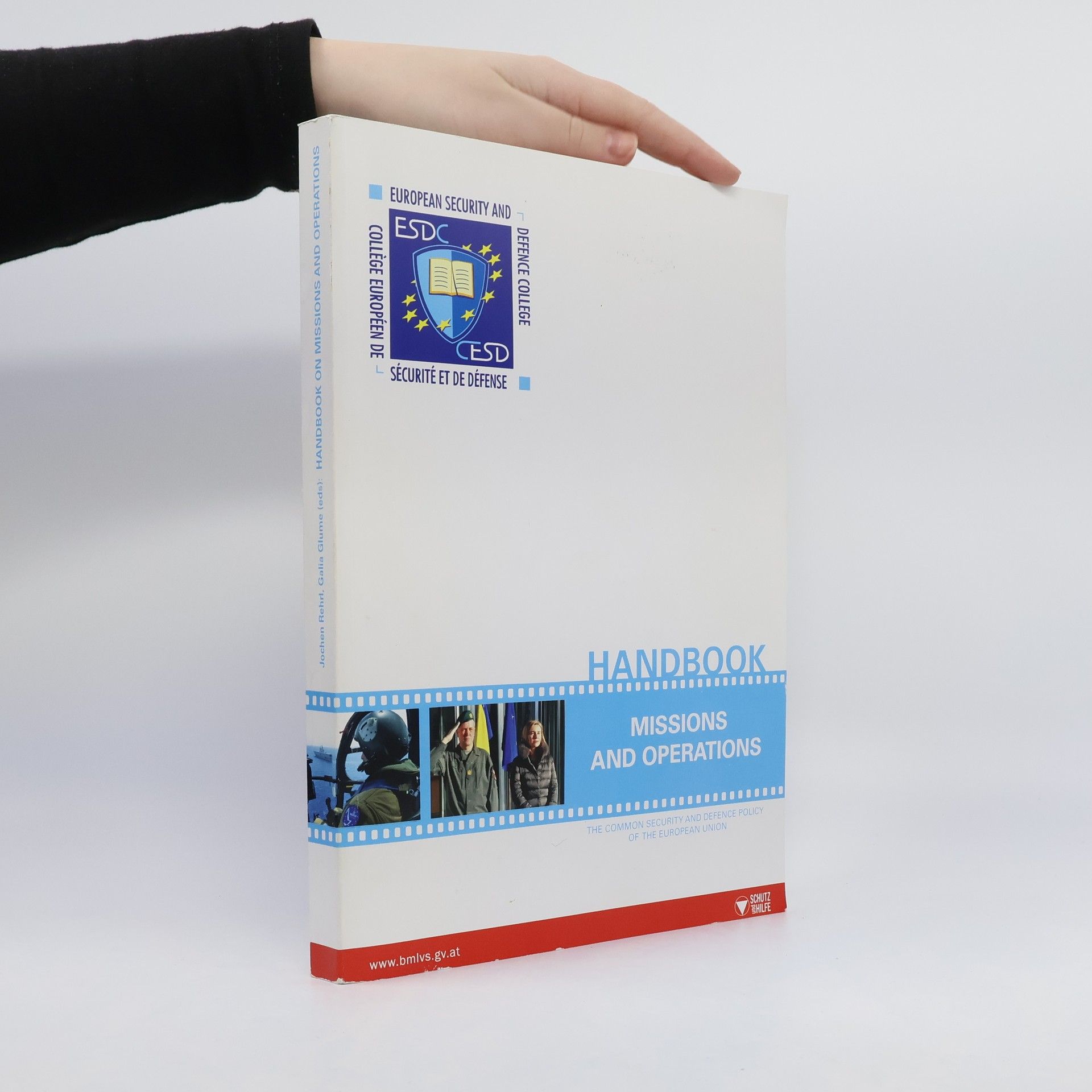 Collectif d'auteurs Handbook on CSDP Missions and Operations