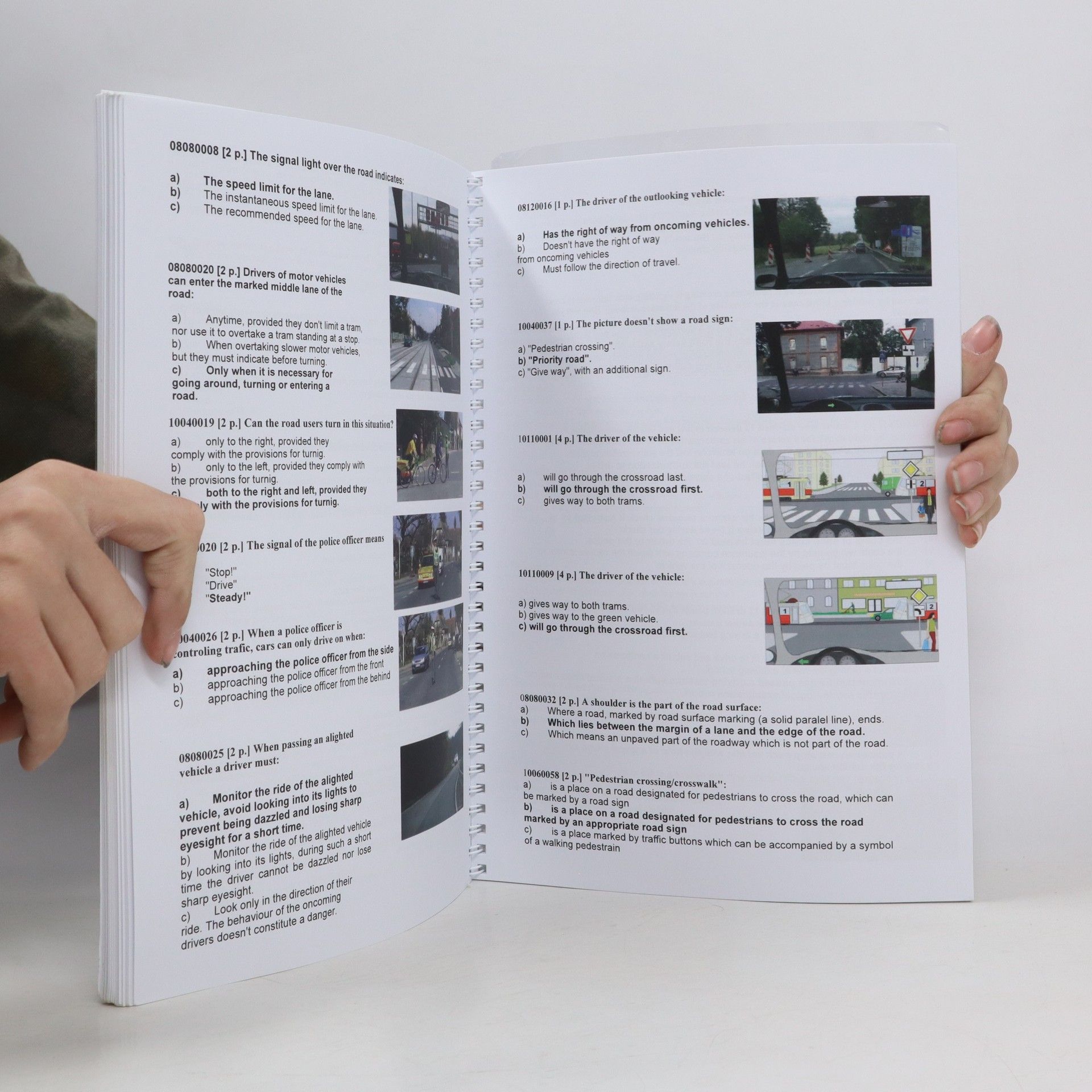 AA.VV. Autoškola Driving School. Soubor testových otázek a ovládání a údržby vozidla v anglickém jazyce