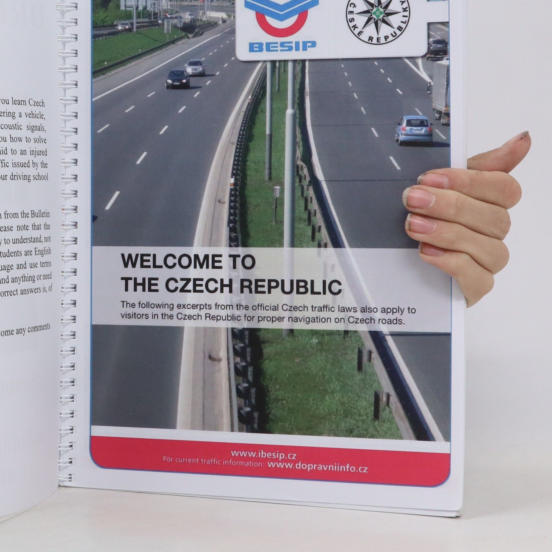 AA.VV. Autoškola Driving School. Soubor testových otázek a ovládání a údržby vozidla v anglickém jazyce