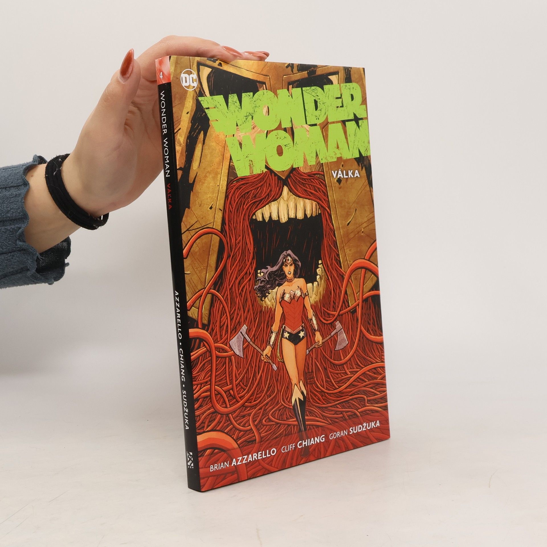 Brian Azzarello Wonder Woman. Kniha čtvrtá, Válka