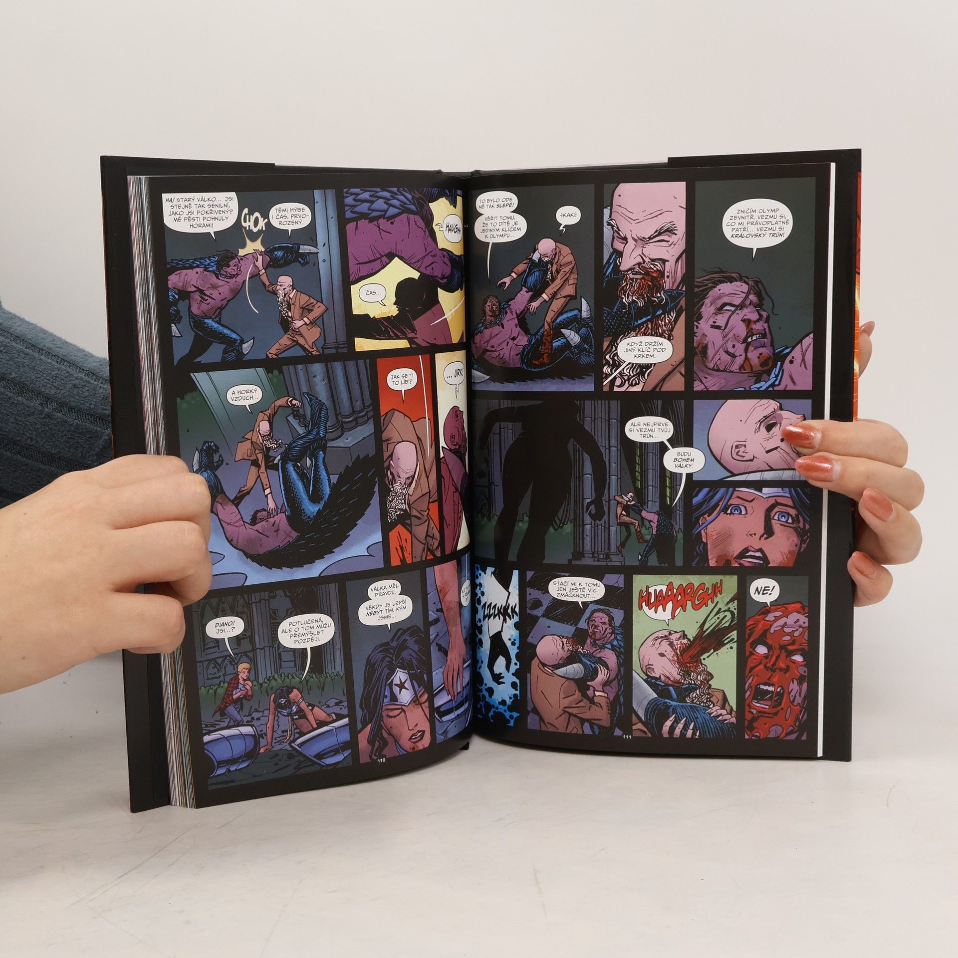 Brian Azzarello Wonder Woman. Kniha čtvrtá, Válka