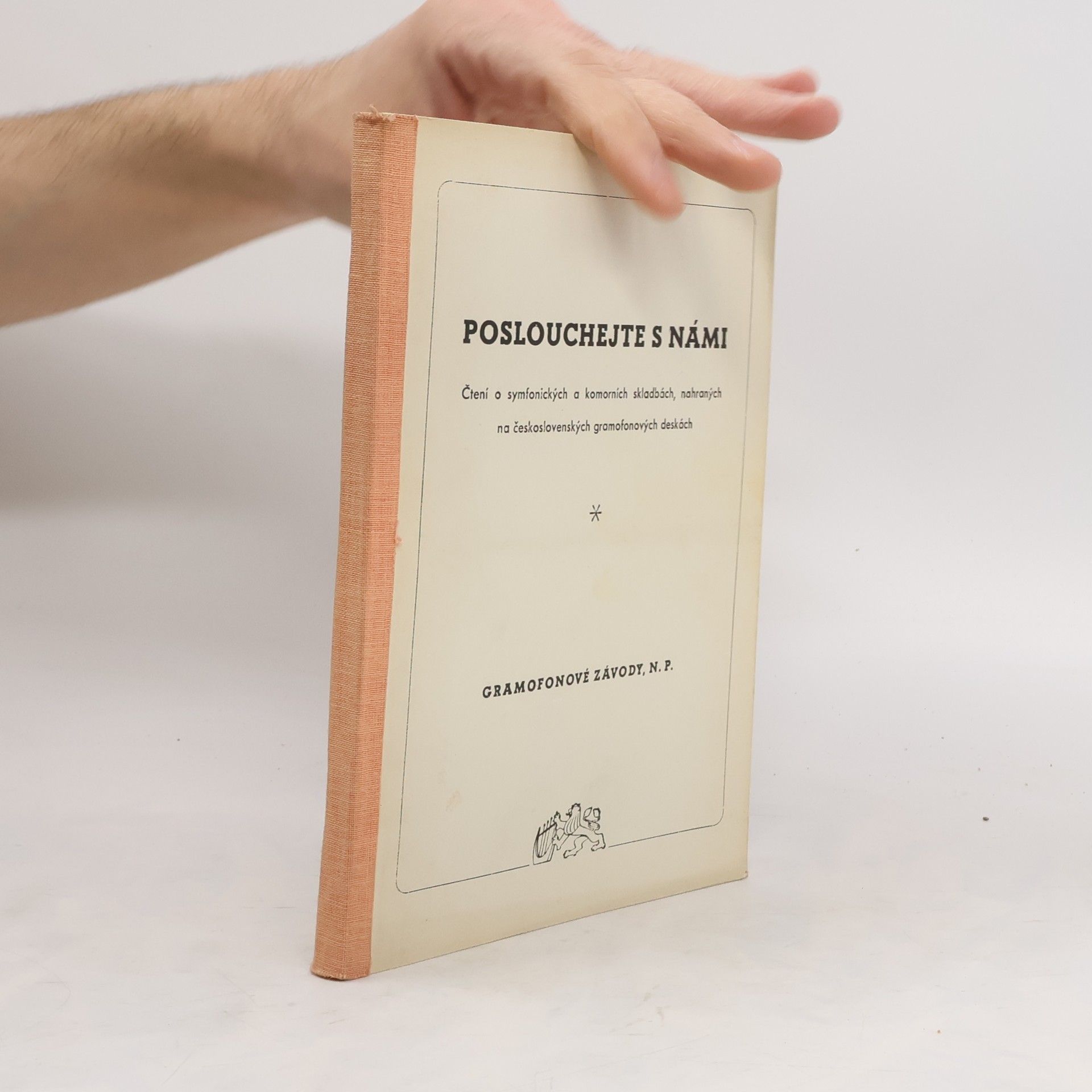 Autorenkollektiv Poslouchejte s námi. Čtení o symfonických a komorních skladbách, nahraných na československých gramofonových deskách