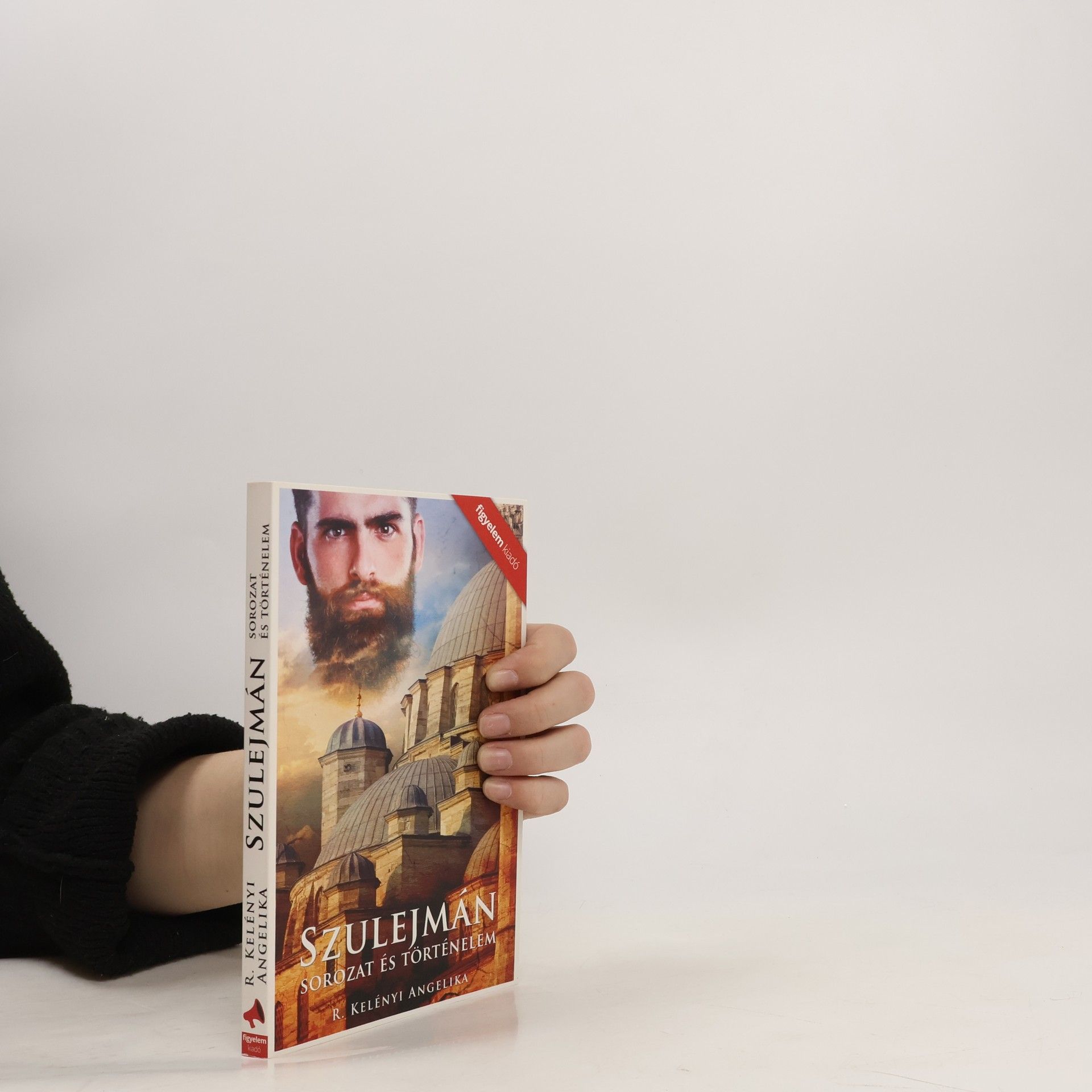 R. Kelényi Angelika Szulejmán. Sorozat és történelem