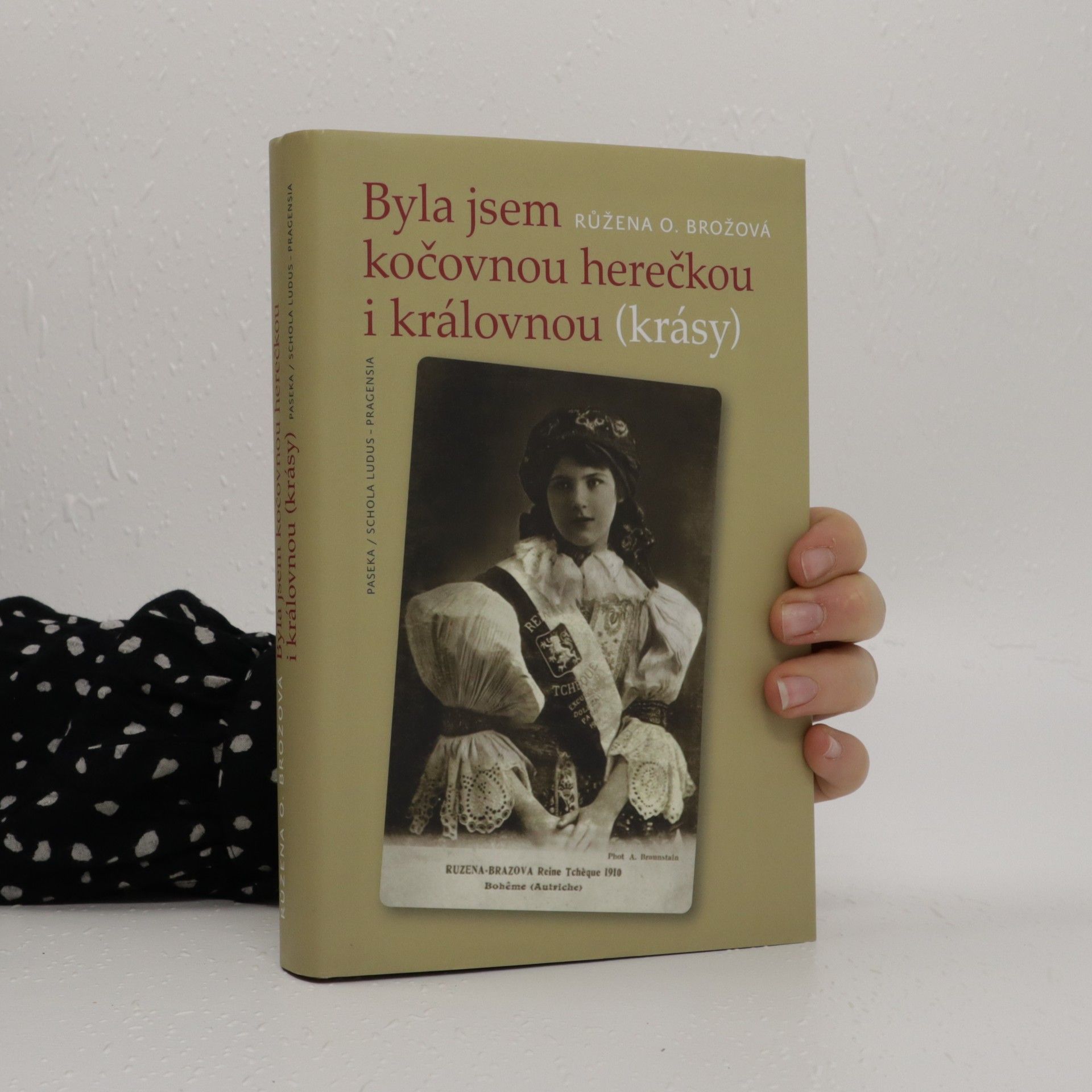 Růžena OpravilováBrožová Byla jsem kočovnou herečkou i královnou (krásy) : kronika hereckého rodu Brožů 1884-1918