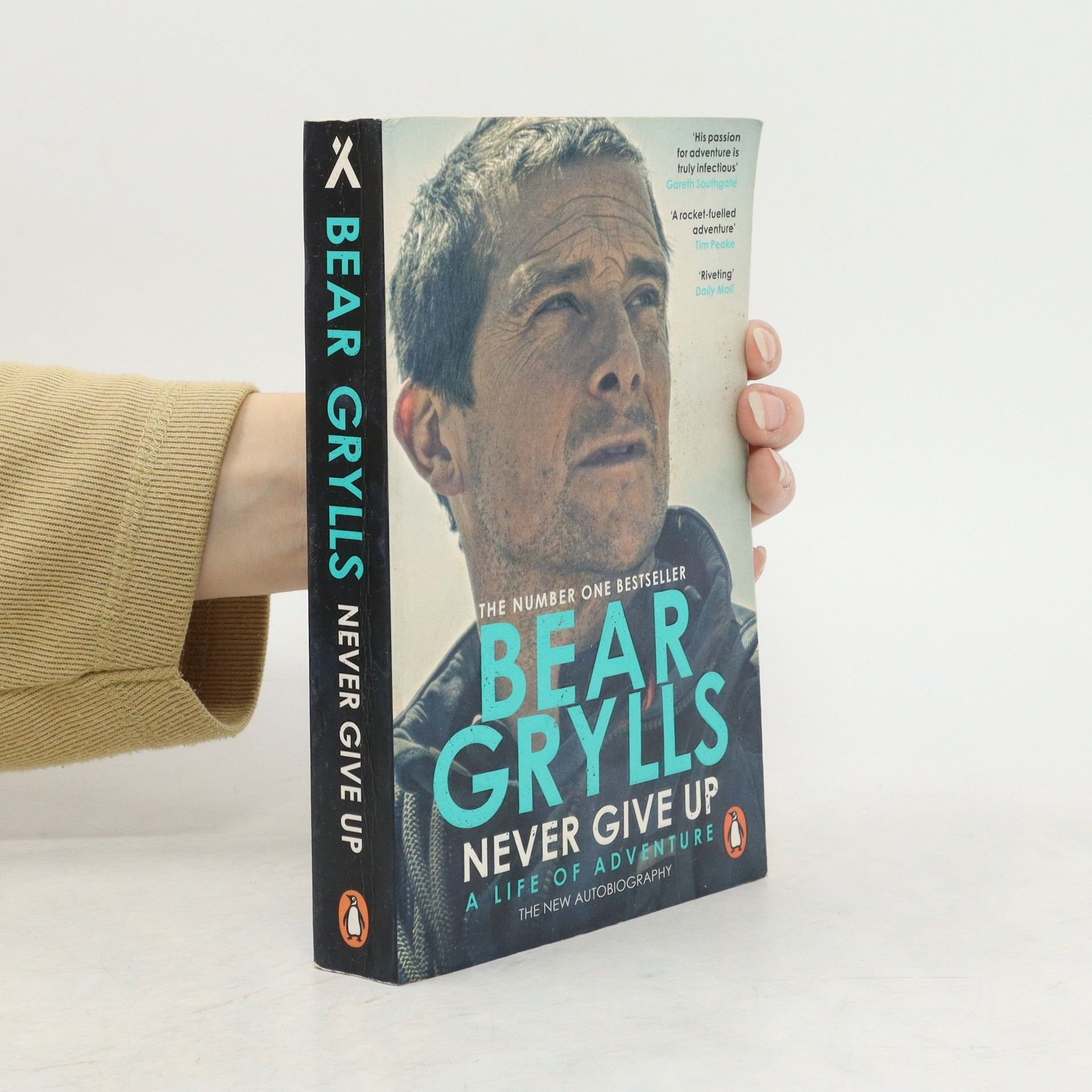 Bear Grylls Never give up. A life of adventure