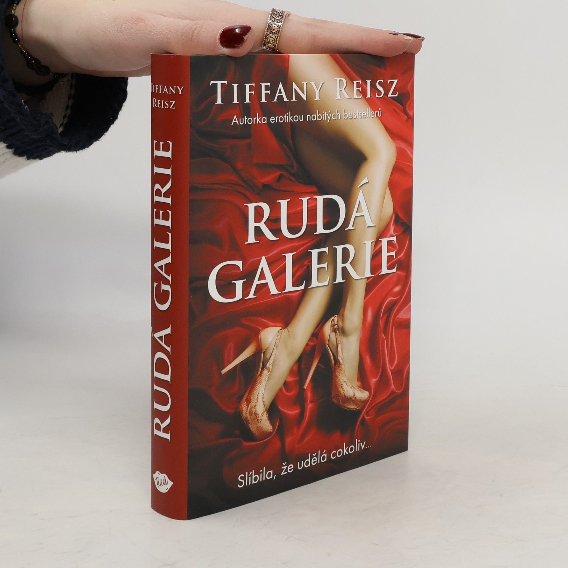 Tiffany Reisz Rudá galerie