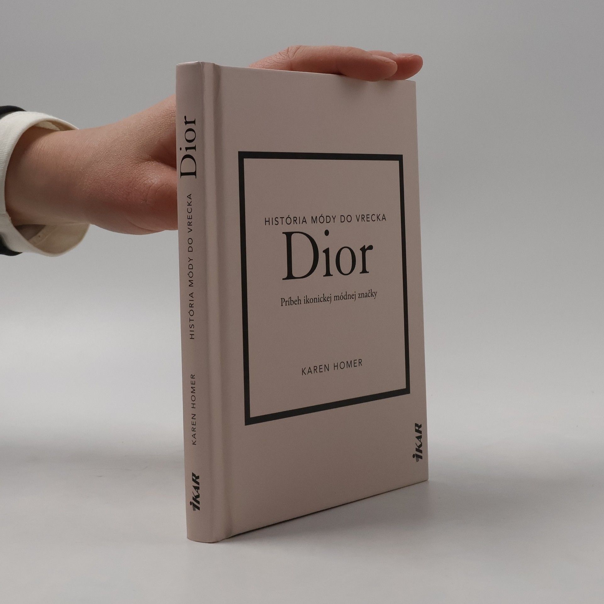 Karen Homer História módy do vrecka. Dior
