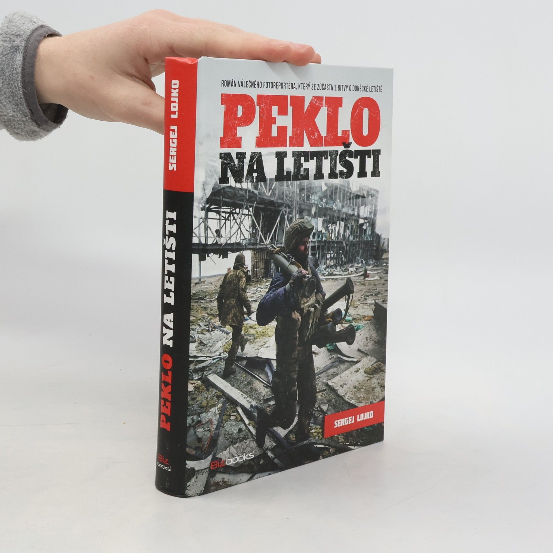 Sergej Leonidovič Lojko Peklo na letišti