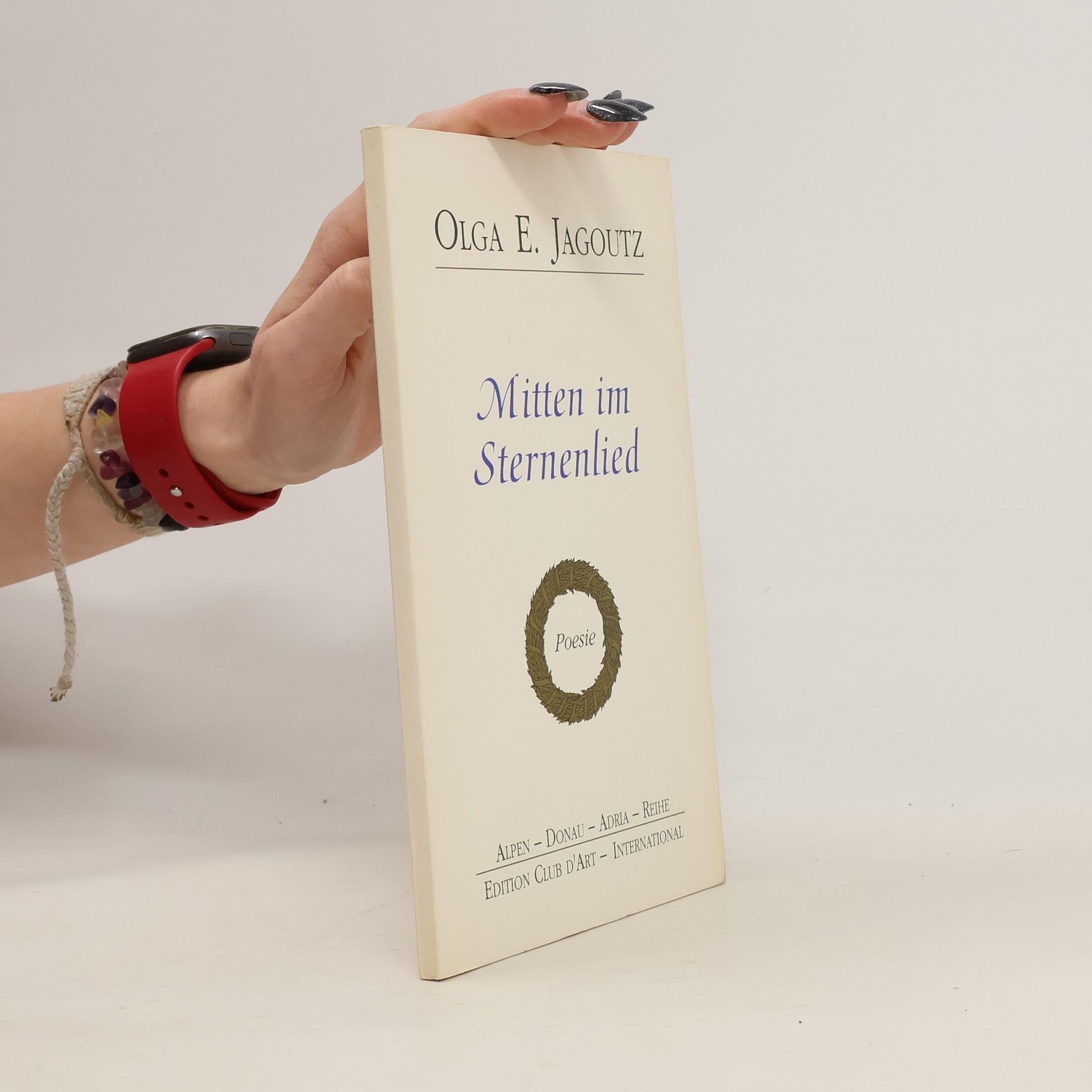 Olga E. Jagoutz Mitten im Sternenlied