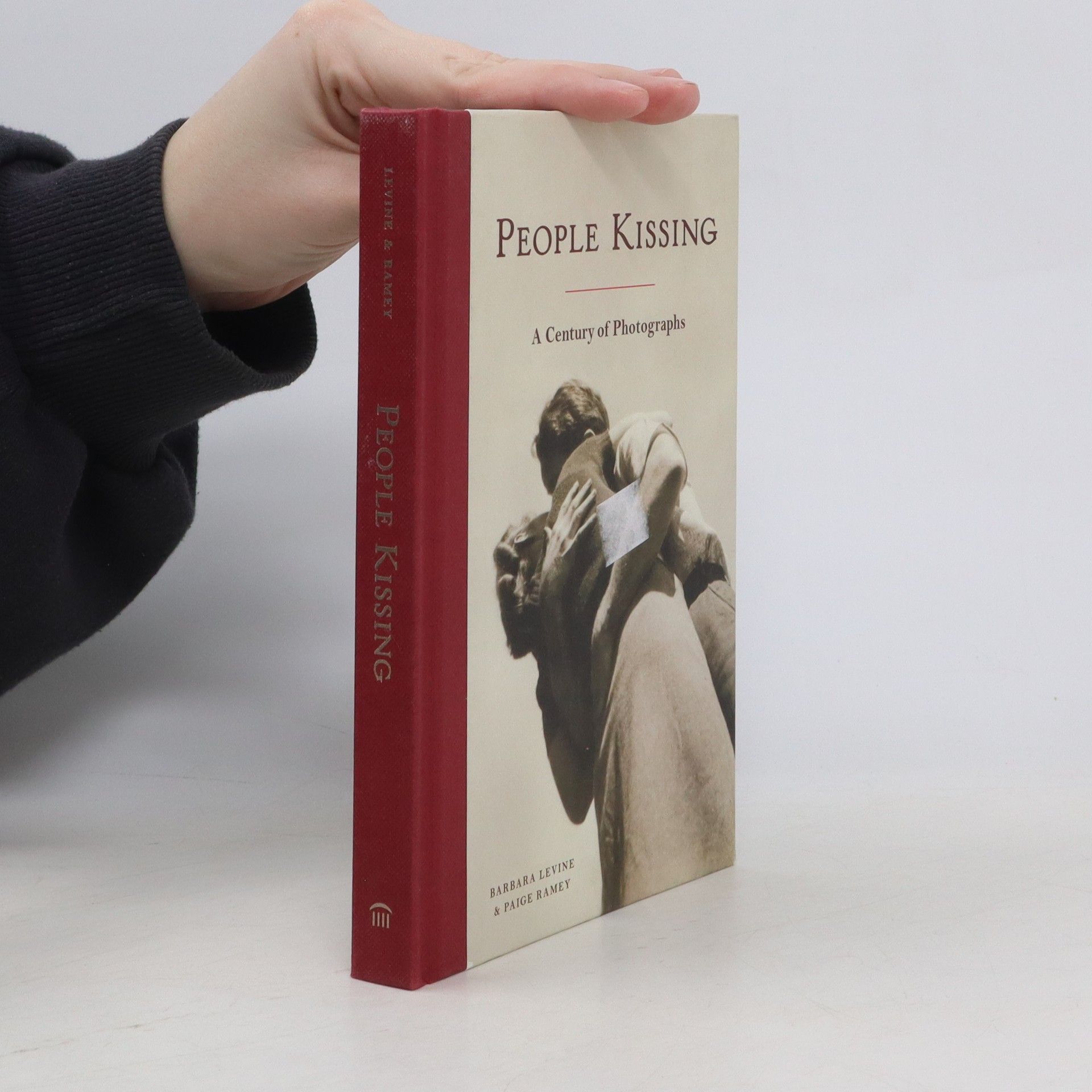 Barbara Levine People Kissing