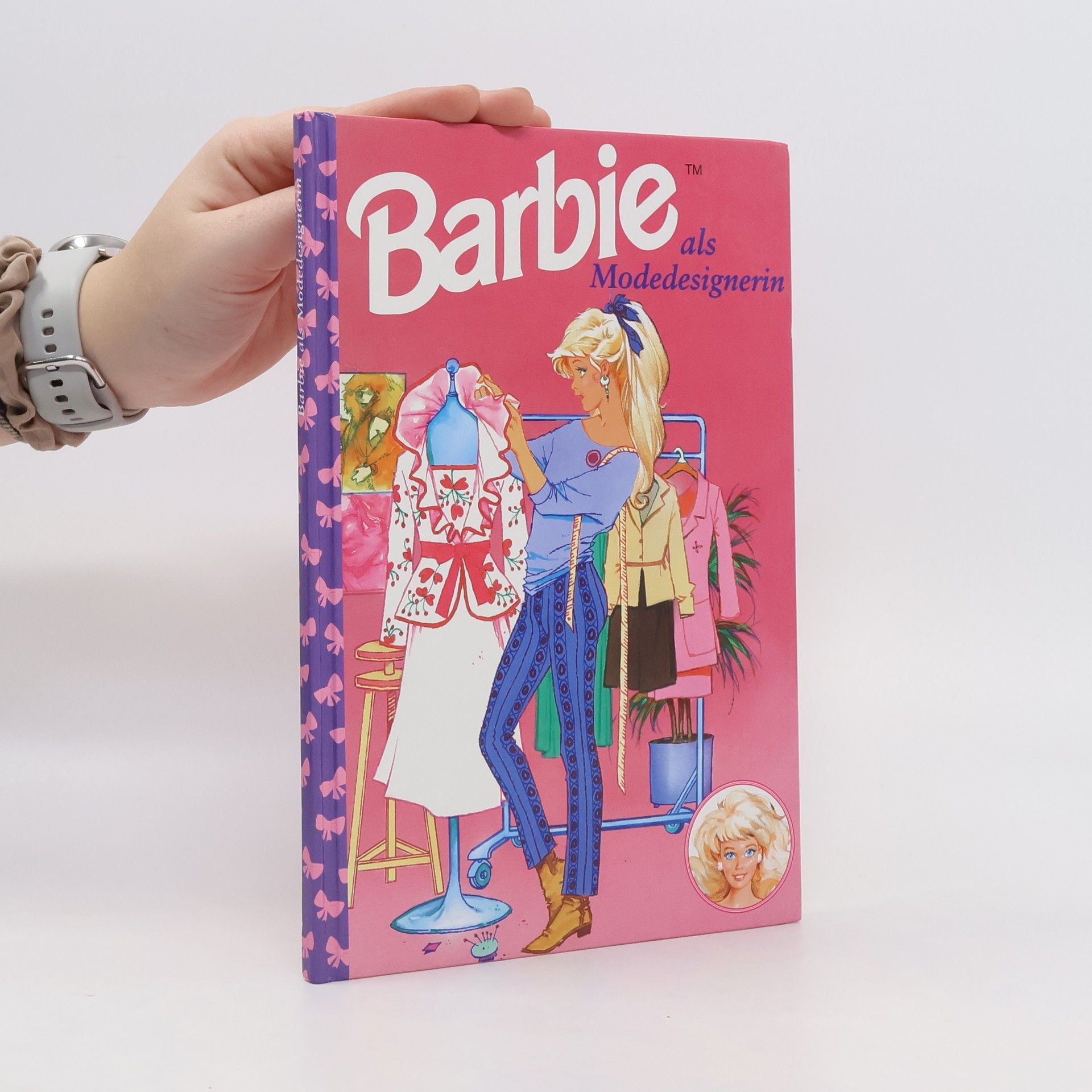 kolektiv Barbie als Modedesignerin