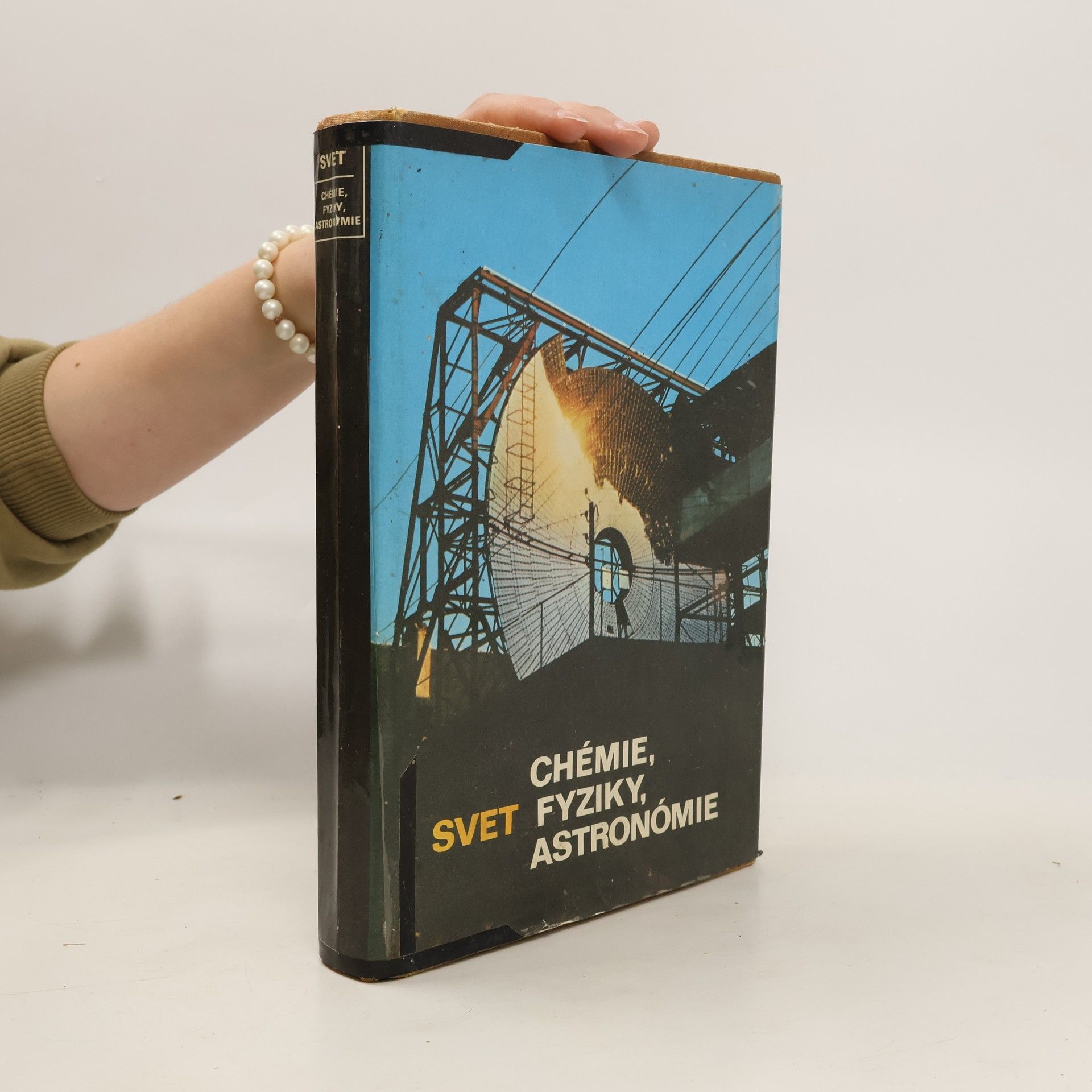 Ľubomír Floch Svet chémie, fyziky, astronómie