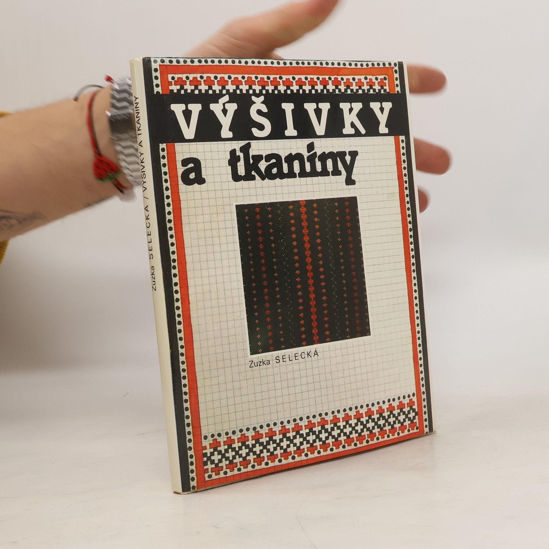 Zuzka Selecká Výšivky a tkaniny