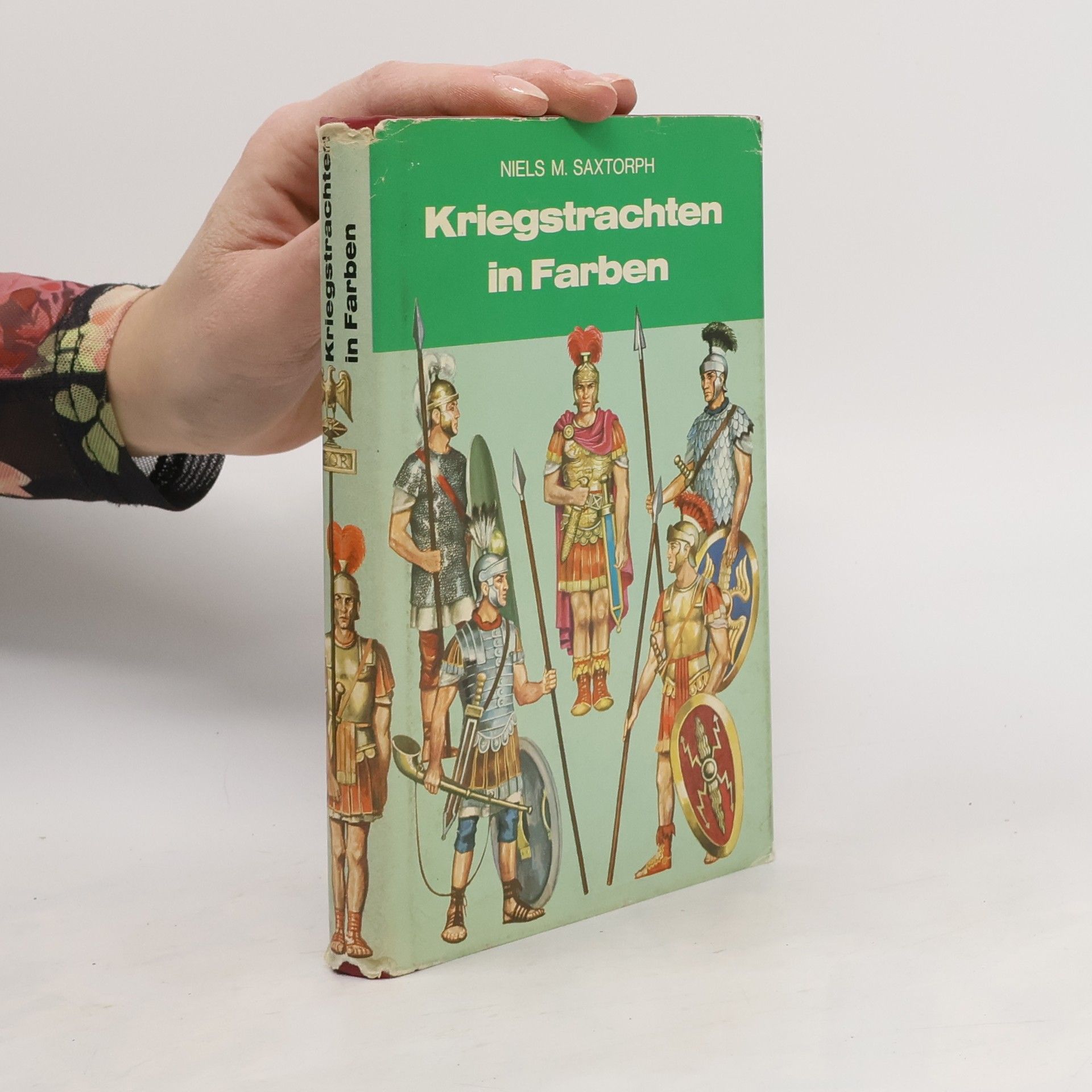 Kriegstrachten in Farben