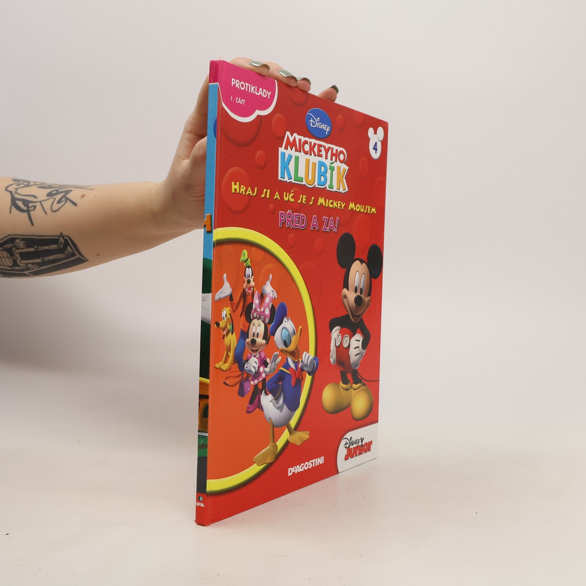Walt Disney Mickeyho klubík. Hraj si a uč se s Mickey Mousem 4. Před a za!