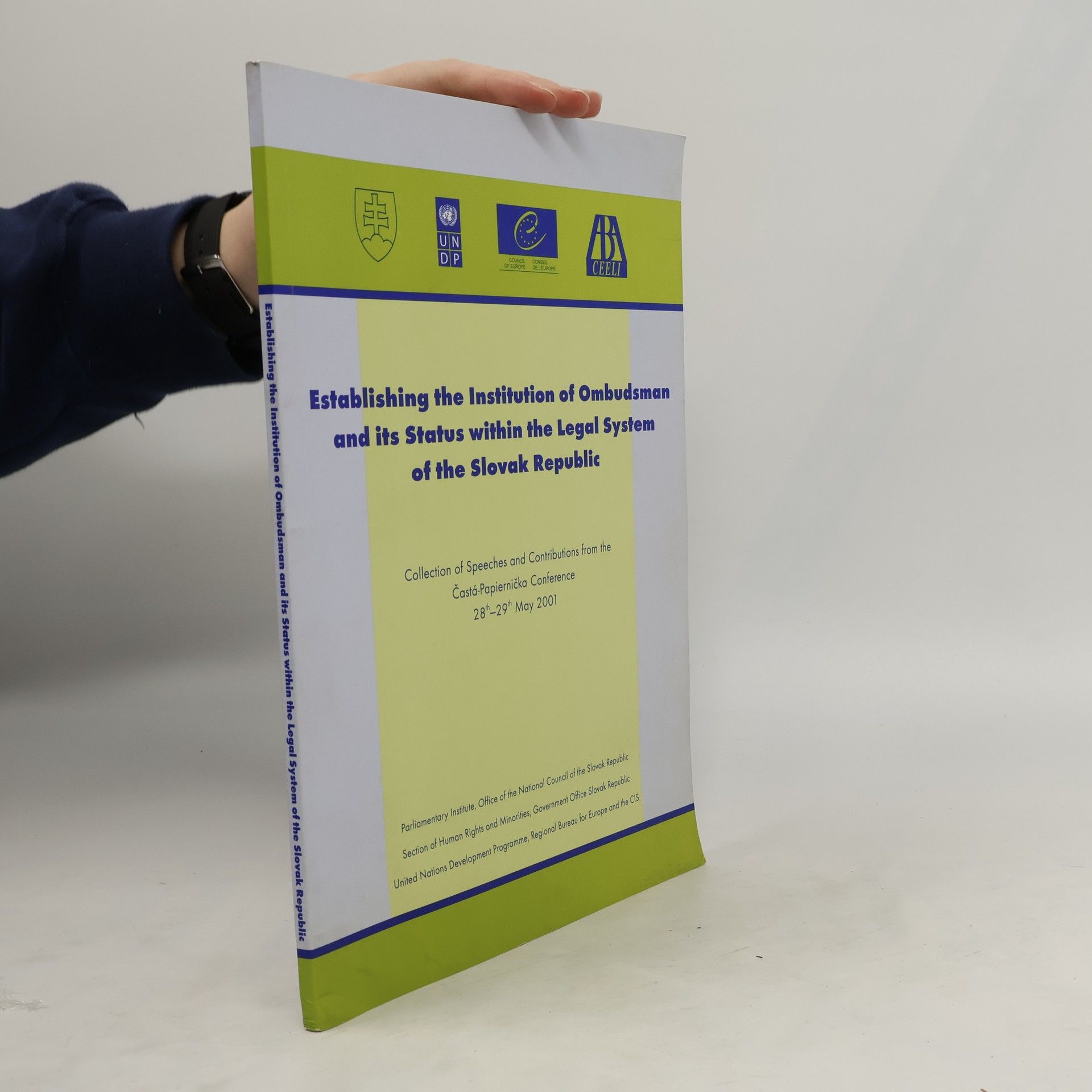 Collectif d'auteurs Establishing the Institution of Ombudsman and Its Status Within the Legal System of the Slovak Republic