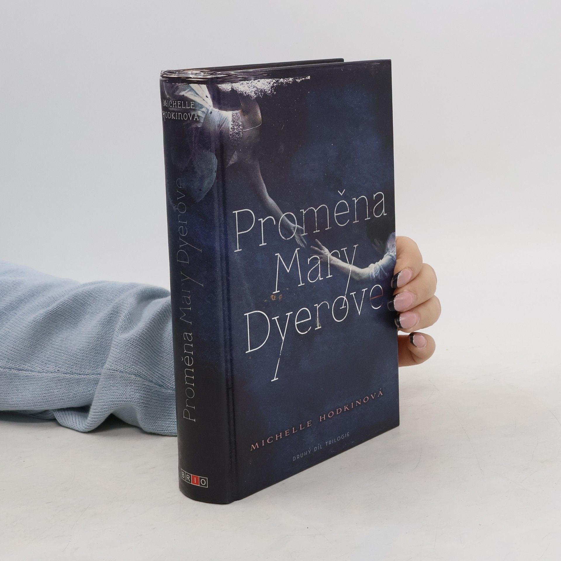 Michelle Hodkin Proměna Mary Dyerové