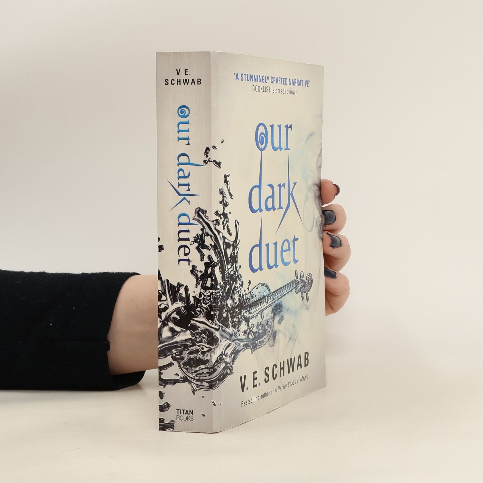 Victoria Schwab Our Dark Duet