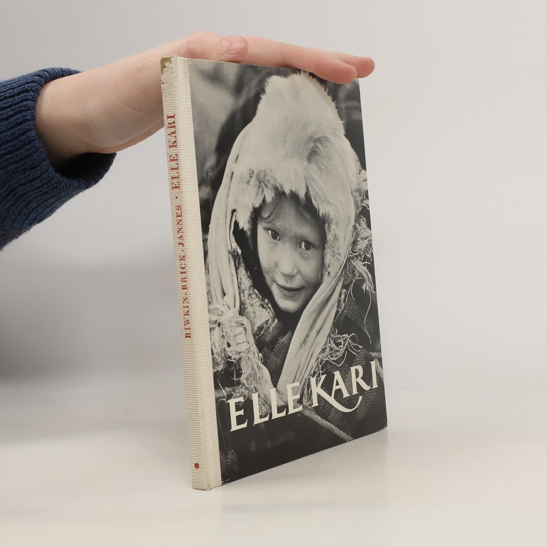 Anna Riwkin-Brick Elle Kari