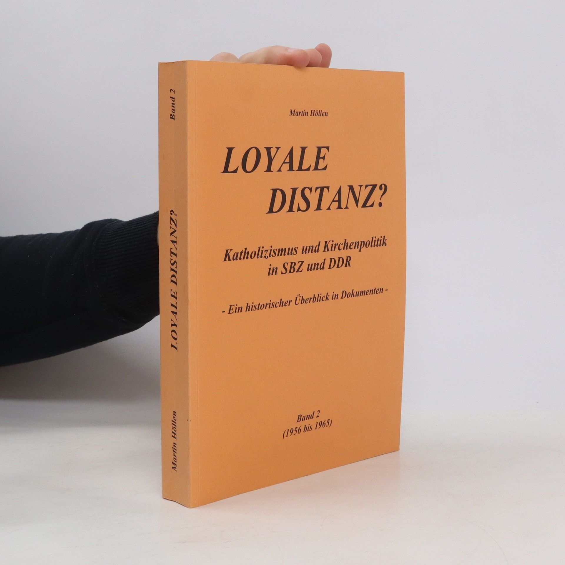 Martin Höllen Loyale Distanz?