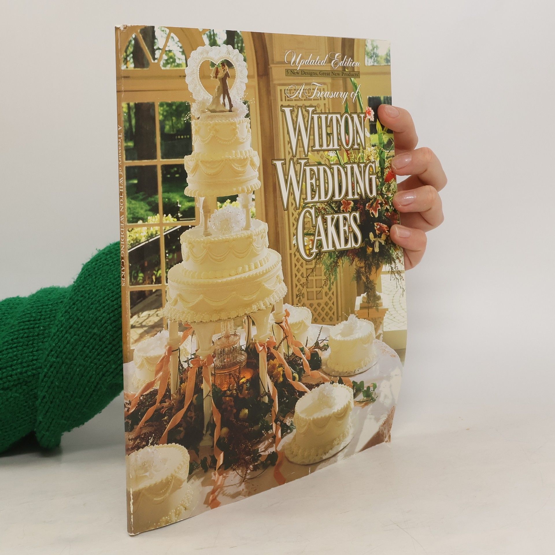 Collective A Treasury of Wilton Wedding Cakes