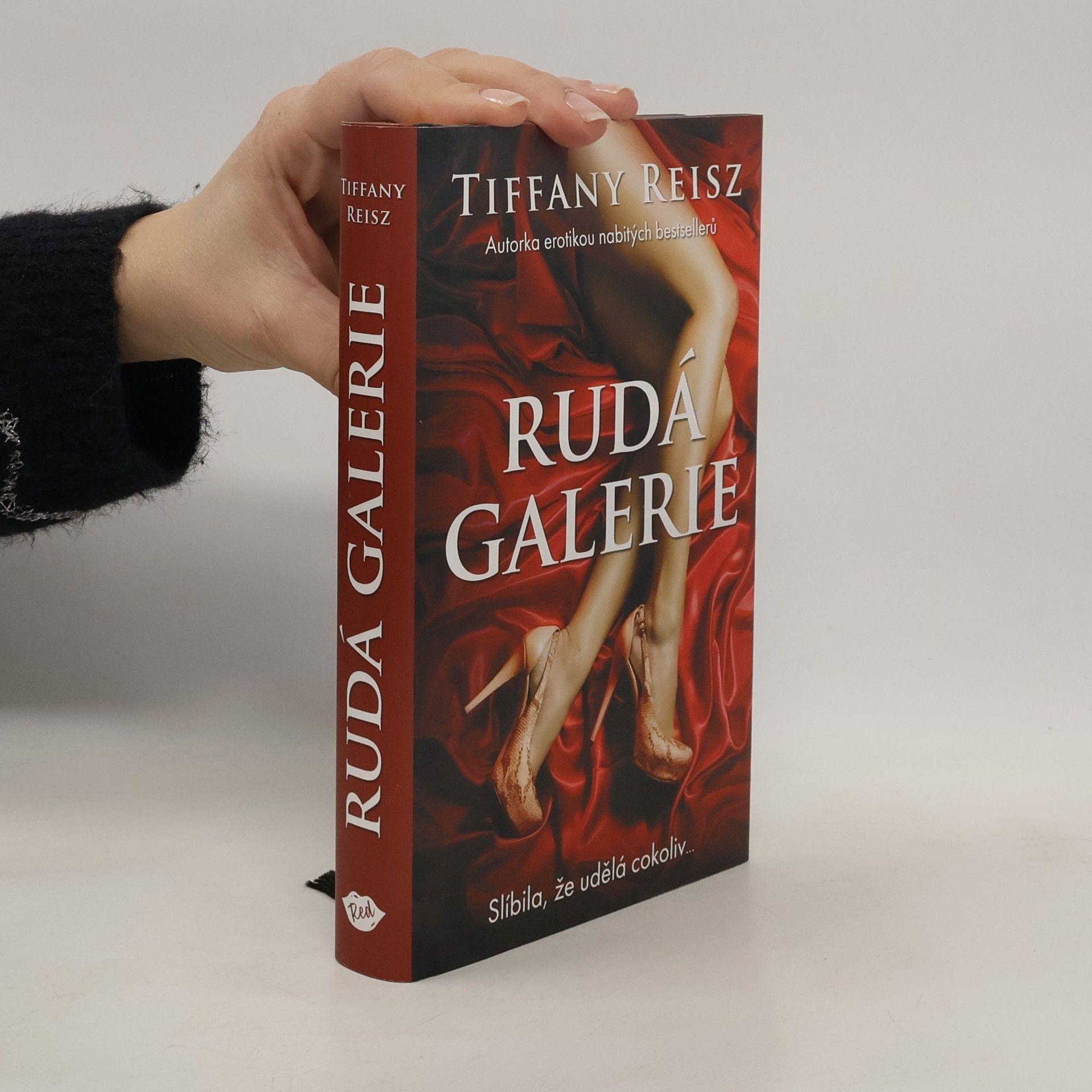 Tiffany Reisz Rudá galerie