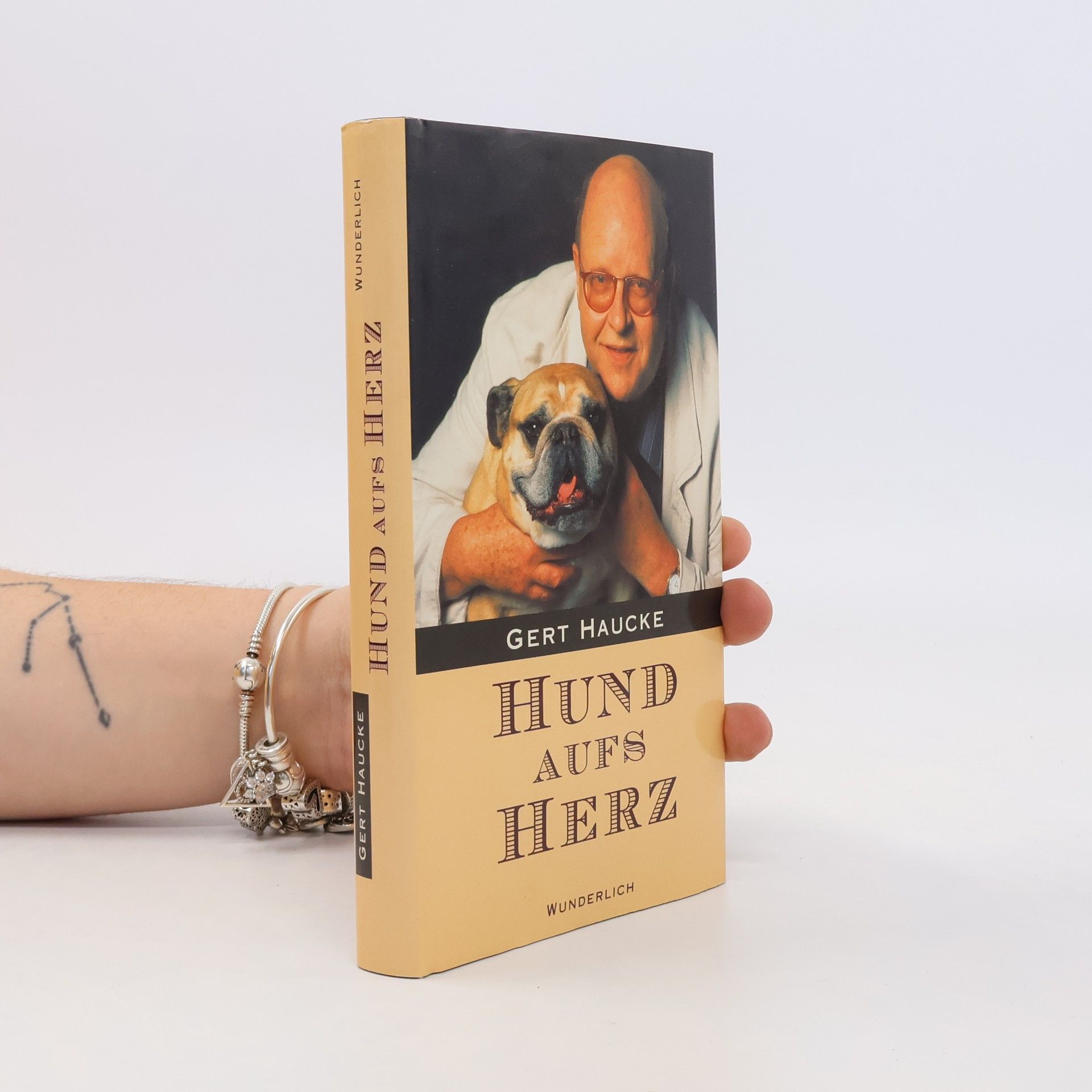 Gert Haucke Hund aufs Herz