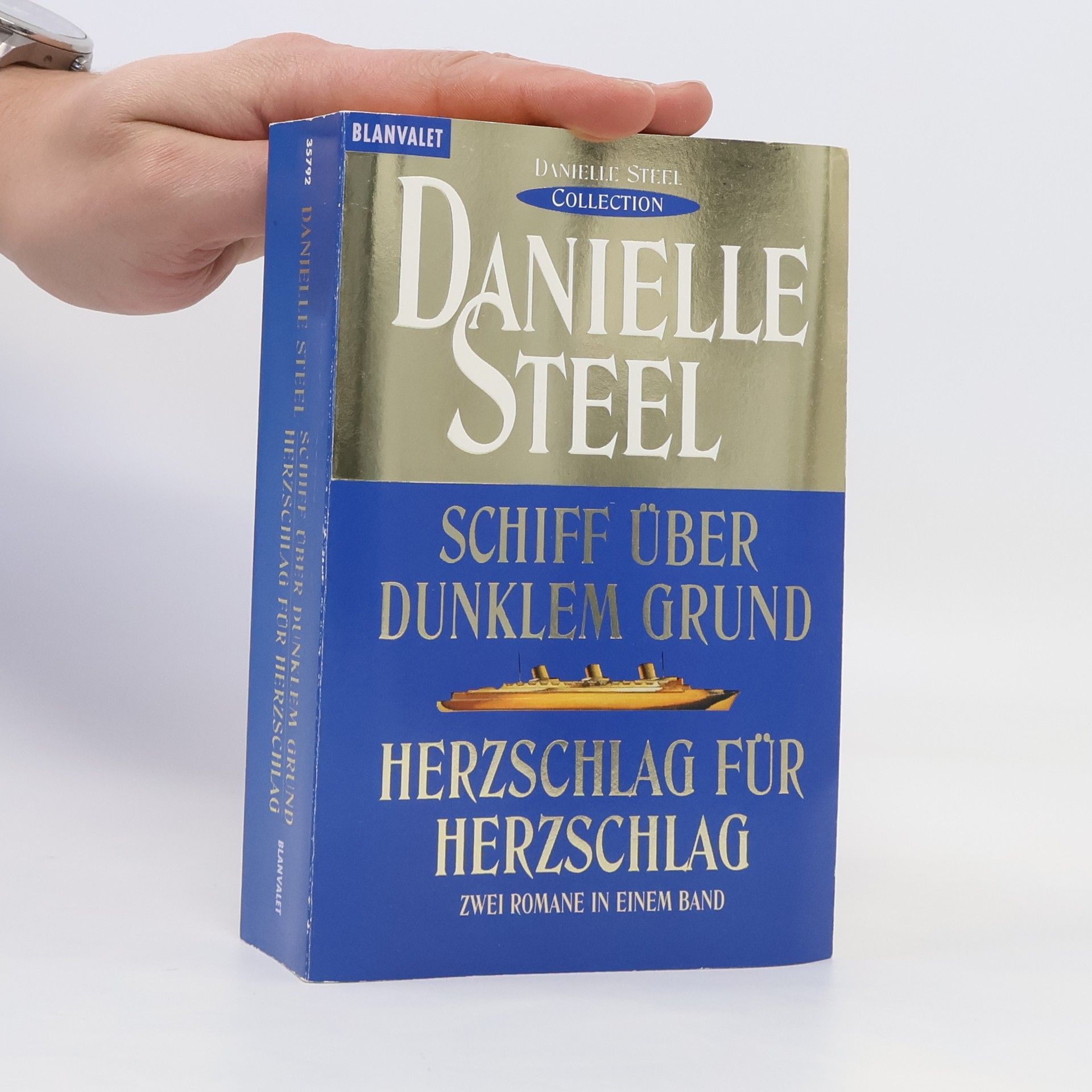 Danielle Steel Schiff über dunklem Grund / Herzschlag für Herzschlag.