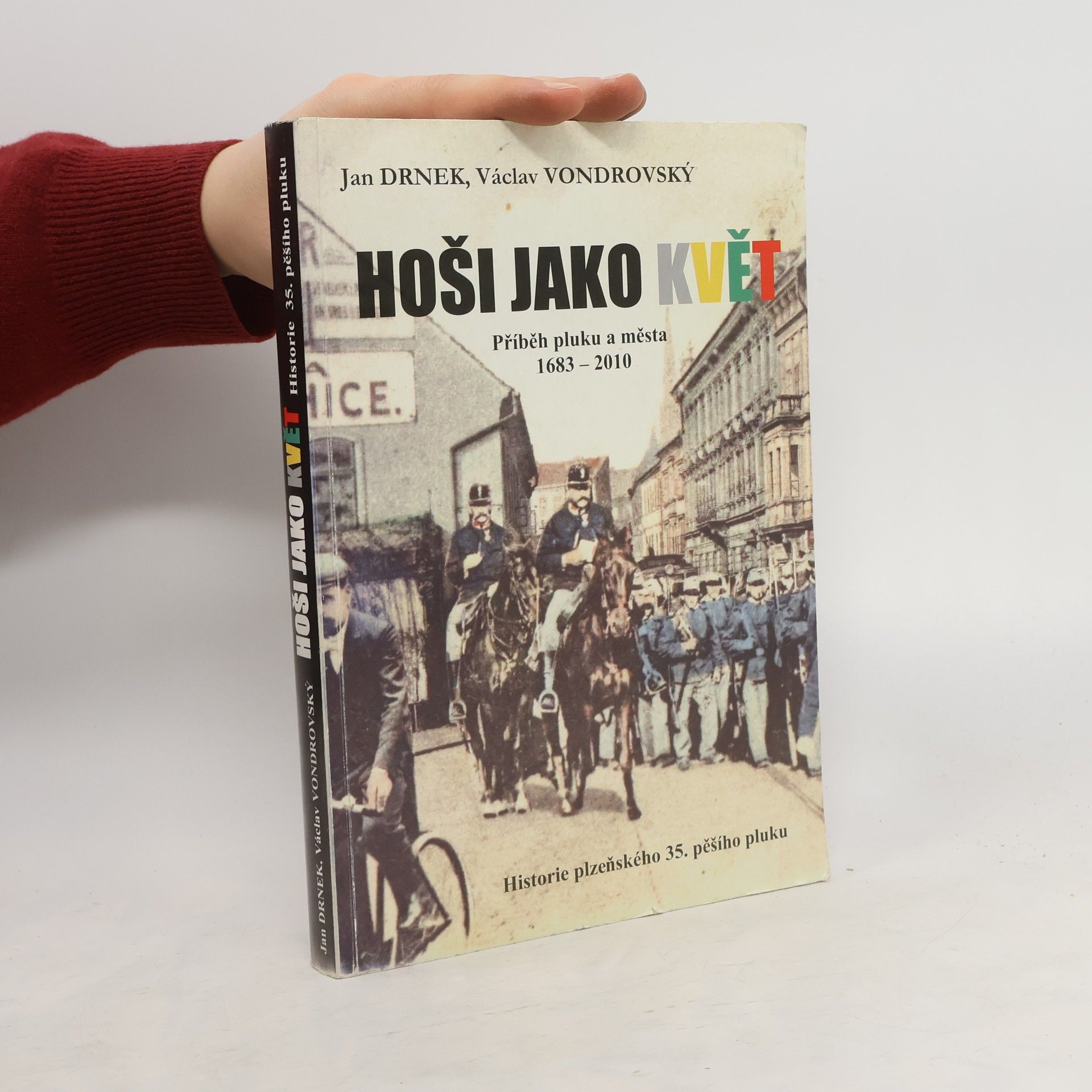 Jan Drnek Hoši jako květ. Příběh pluku a města 1683–2010