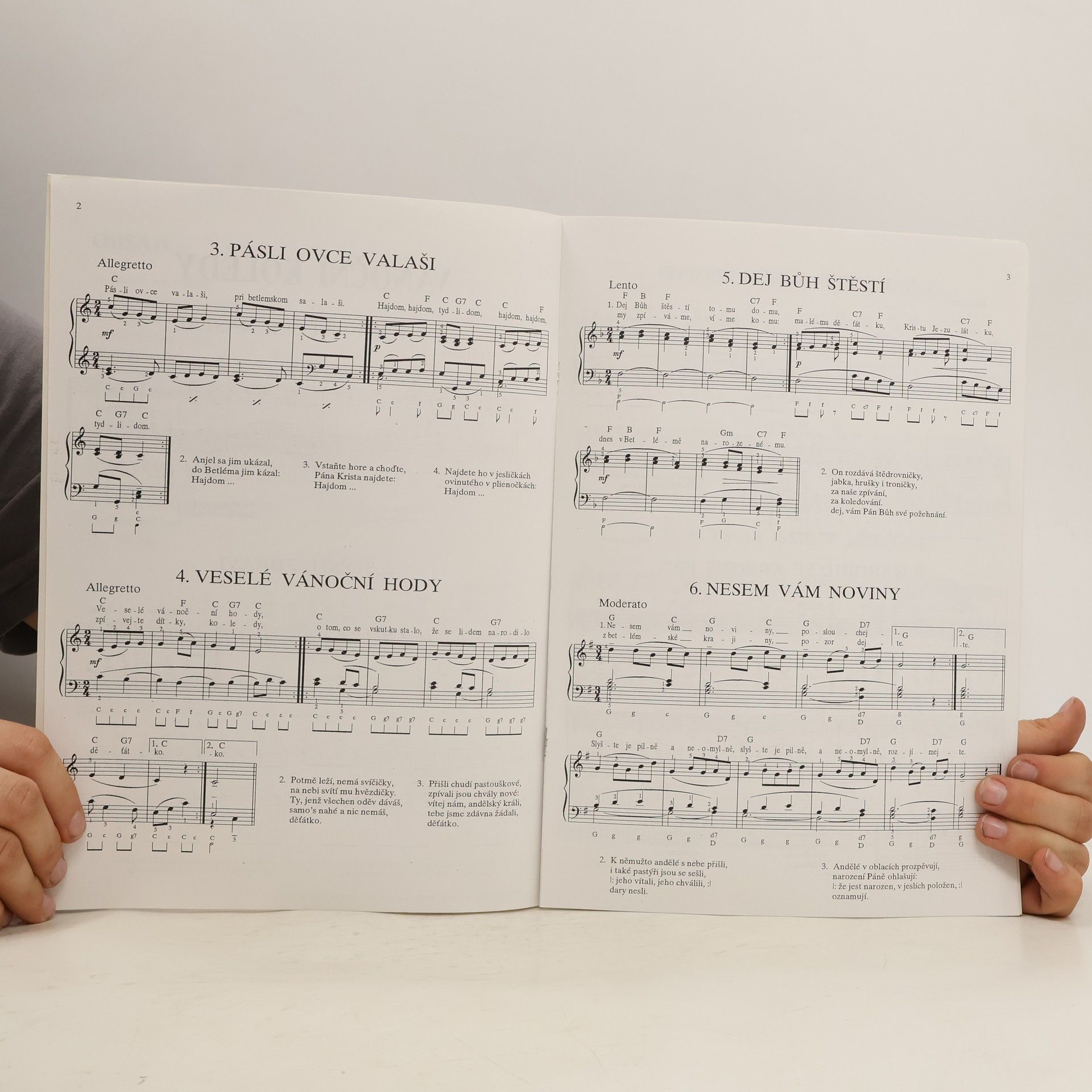 Ilja Havlíček Vánoční koledy pro klavír, keybord, akordeon včetně kytarových harmonických značek