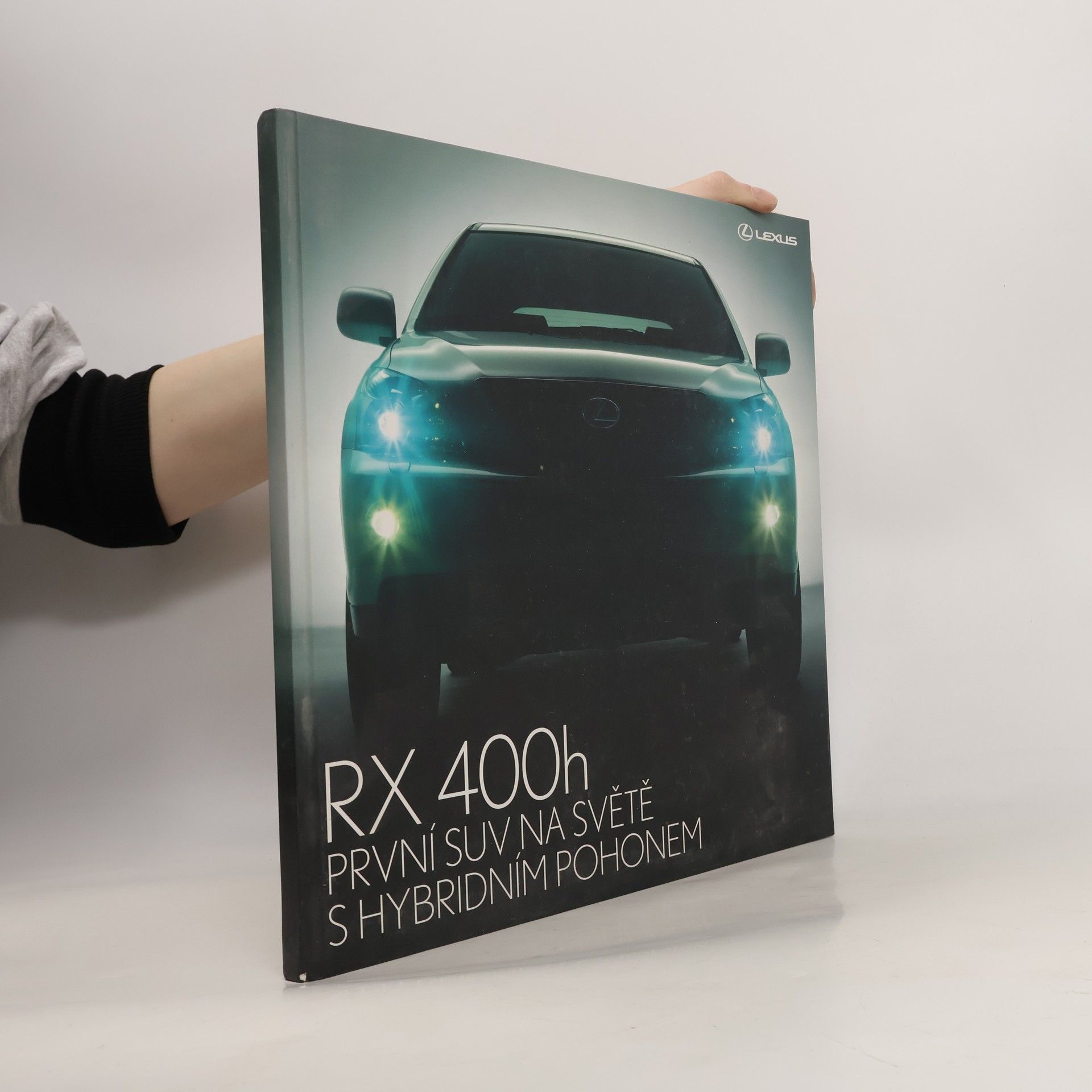 Kolektiv autorů RX 400h. První SUV na světě s hybridním pohonem.