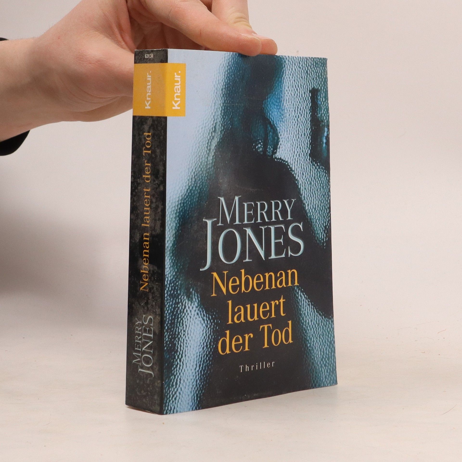 Merry Jones Nebenan lauert der Tod