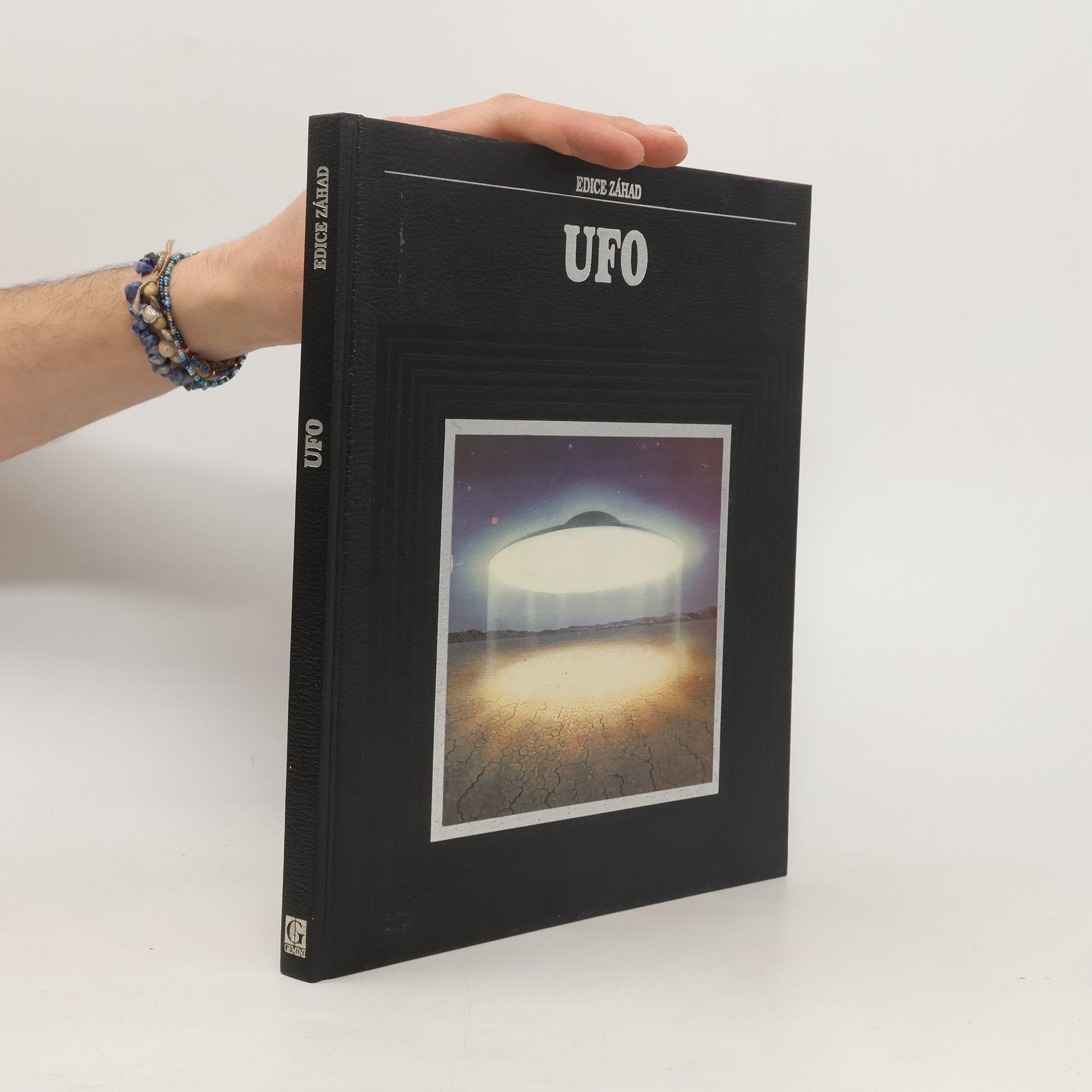 kolektiv Edícia záhad. Ufo