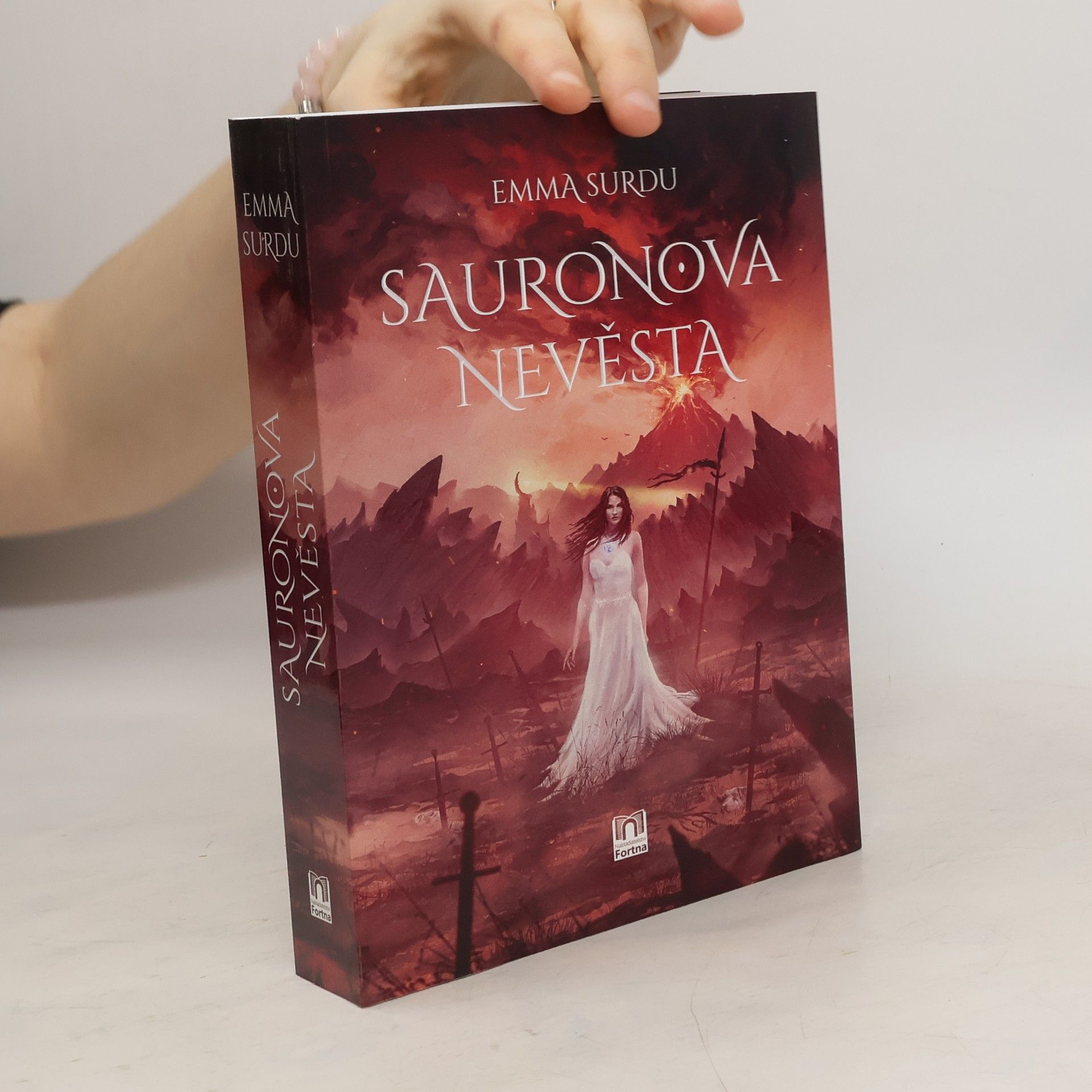 Emma Surdu Sauronova nevěsta