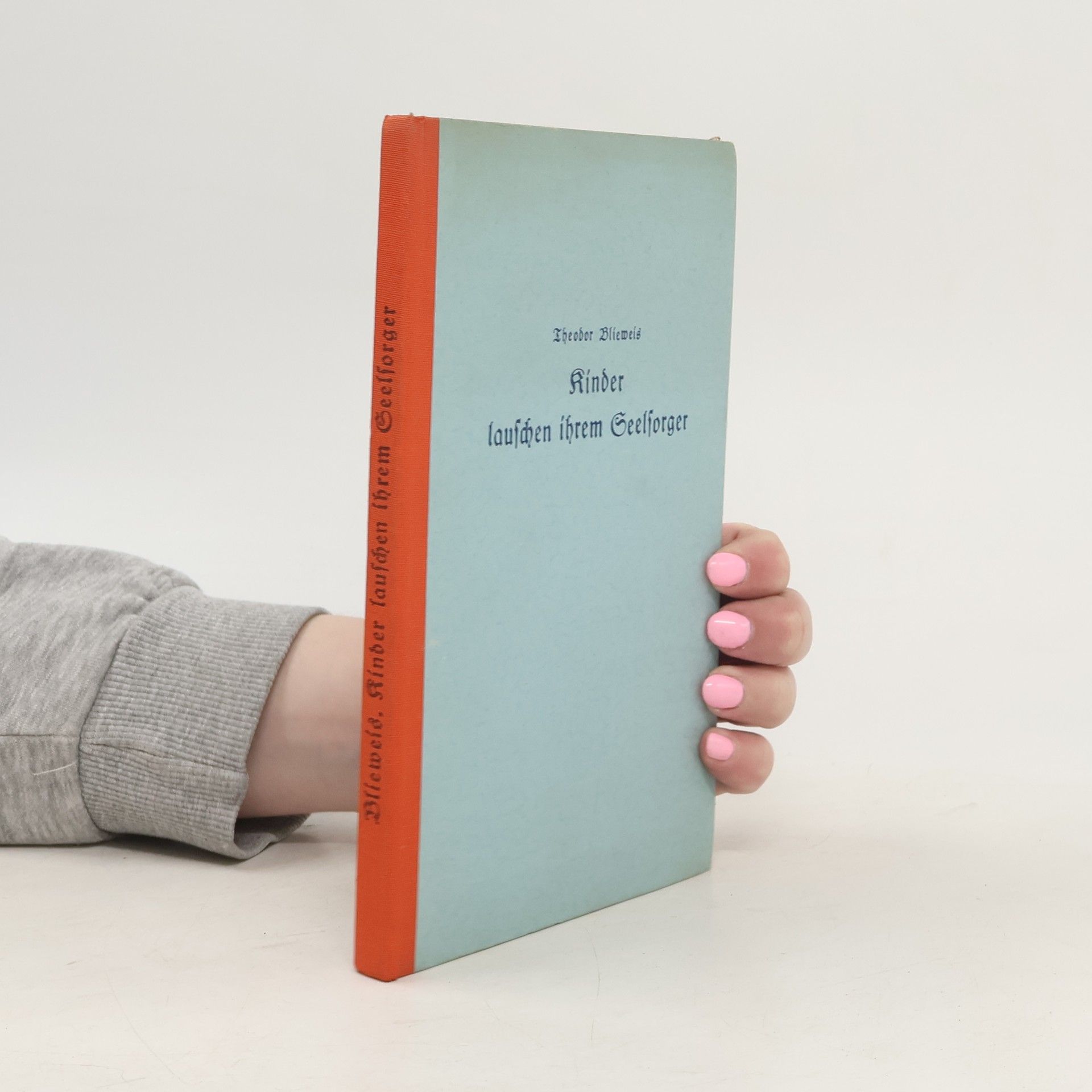 Theodor Bliewels Kinder lauschen ihrem Seelsorger