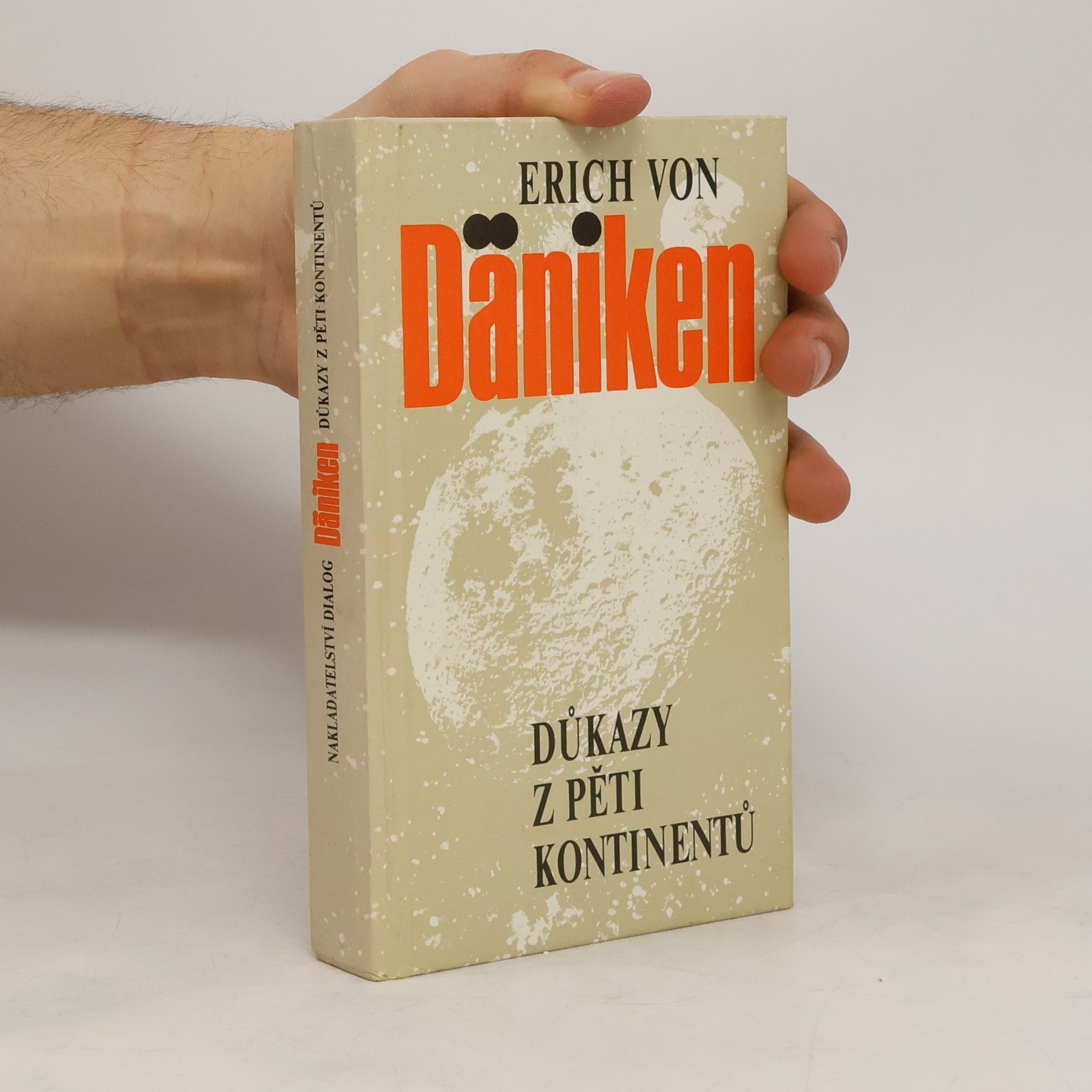 Erich von Däniken Důkazy z pěti kontinentů